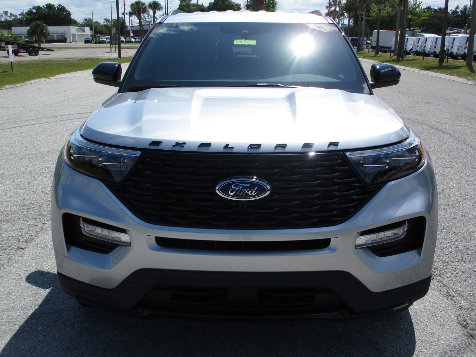 2024 Ford Explorer ST-Line photo 2