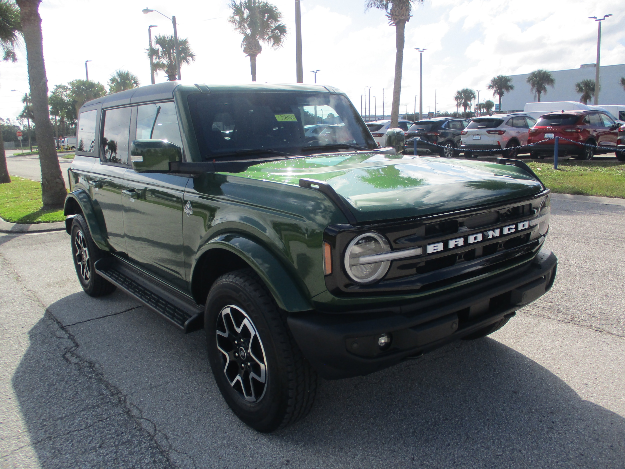 2025 Ford Bronco 4-Door Outer Banks's photo