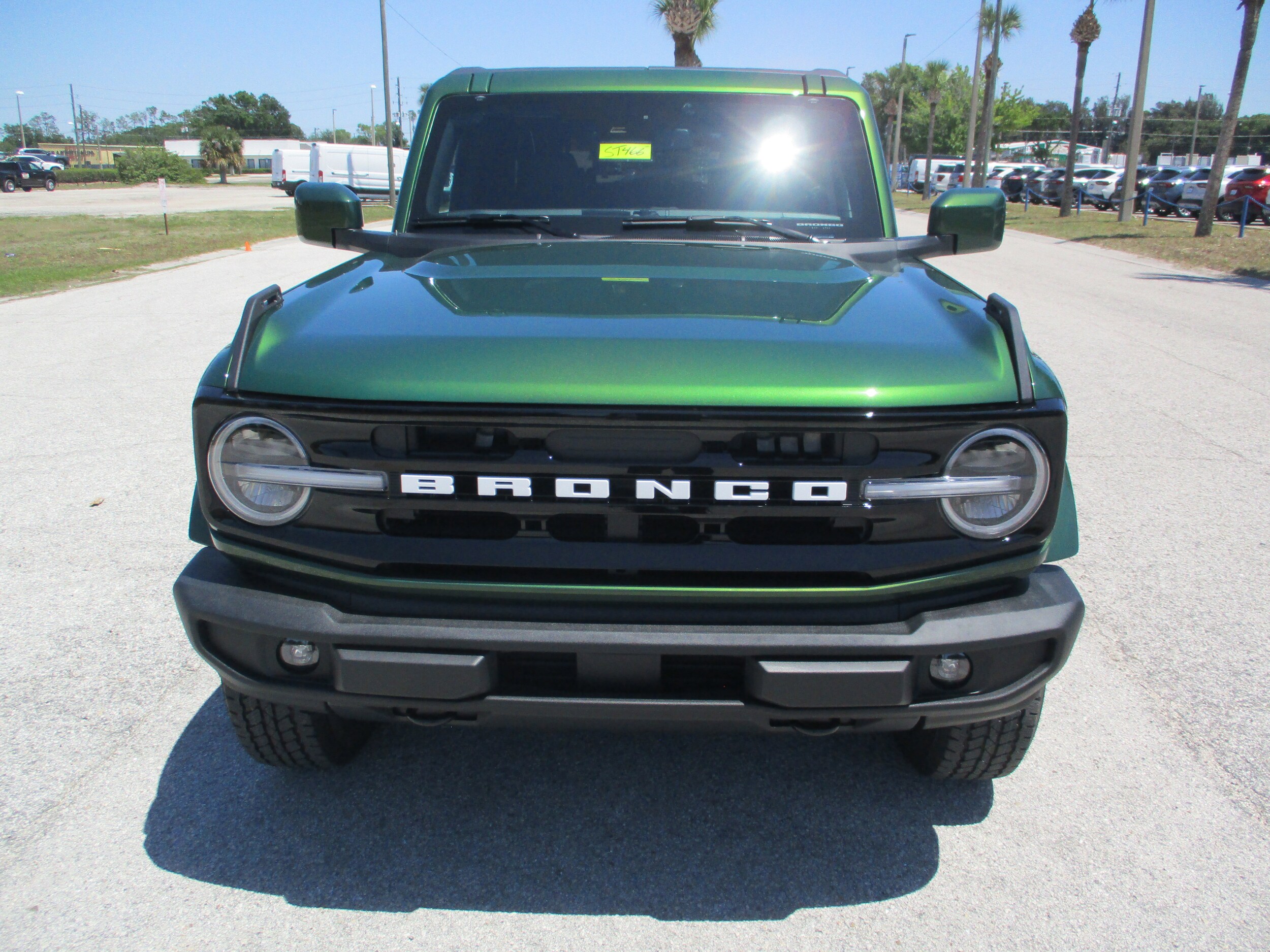 2025 Ford Bronco Outer Banks photo 2