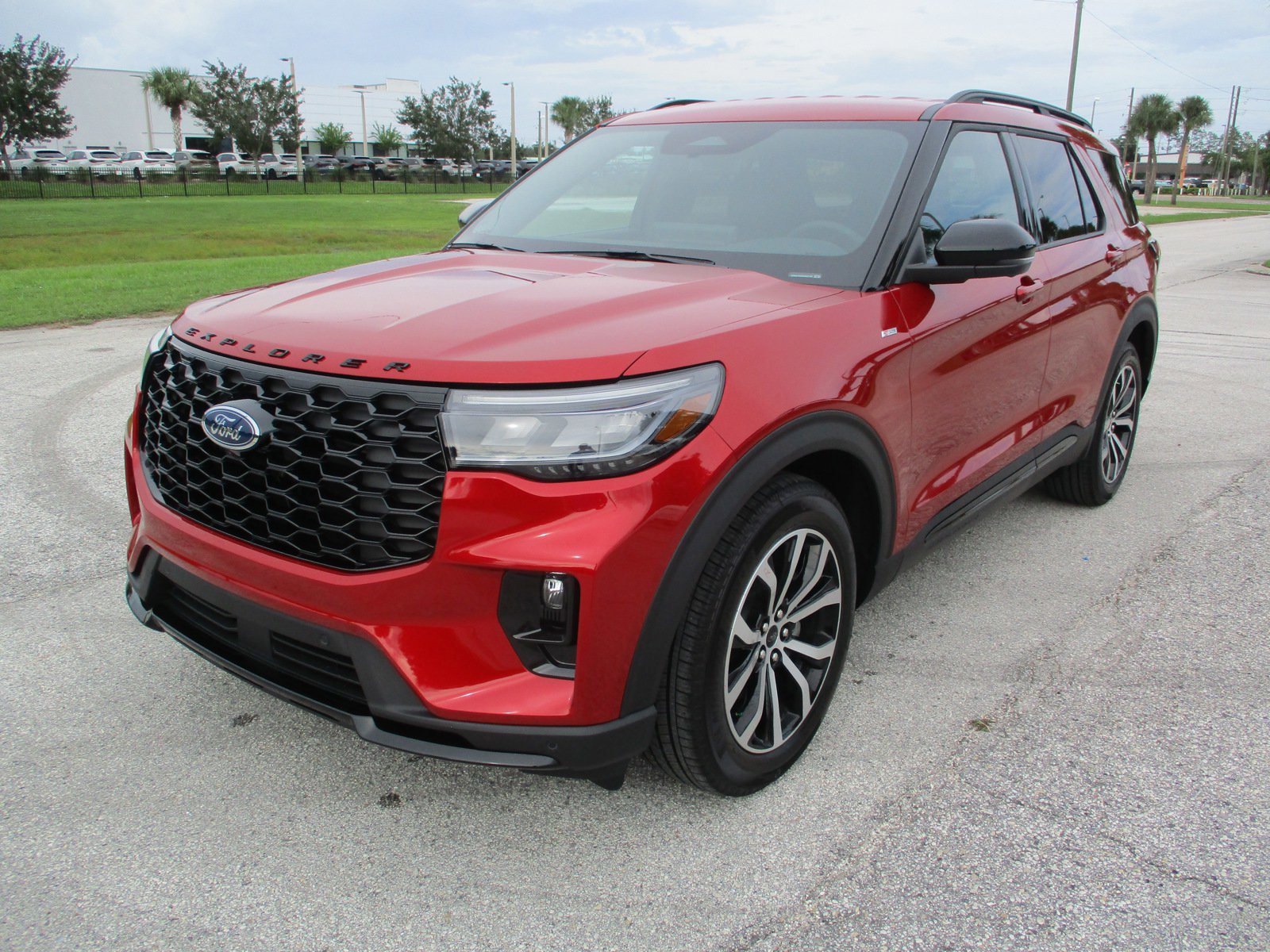 2025 Ford Explorer ST-Line photo 3