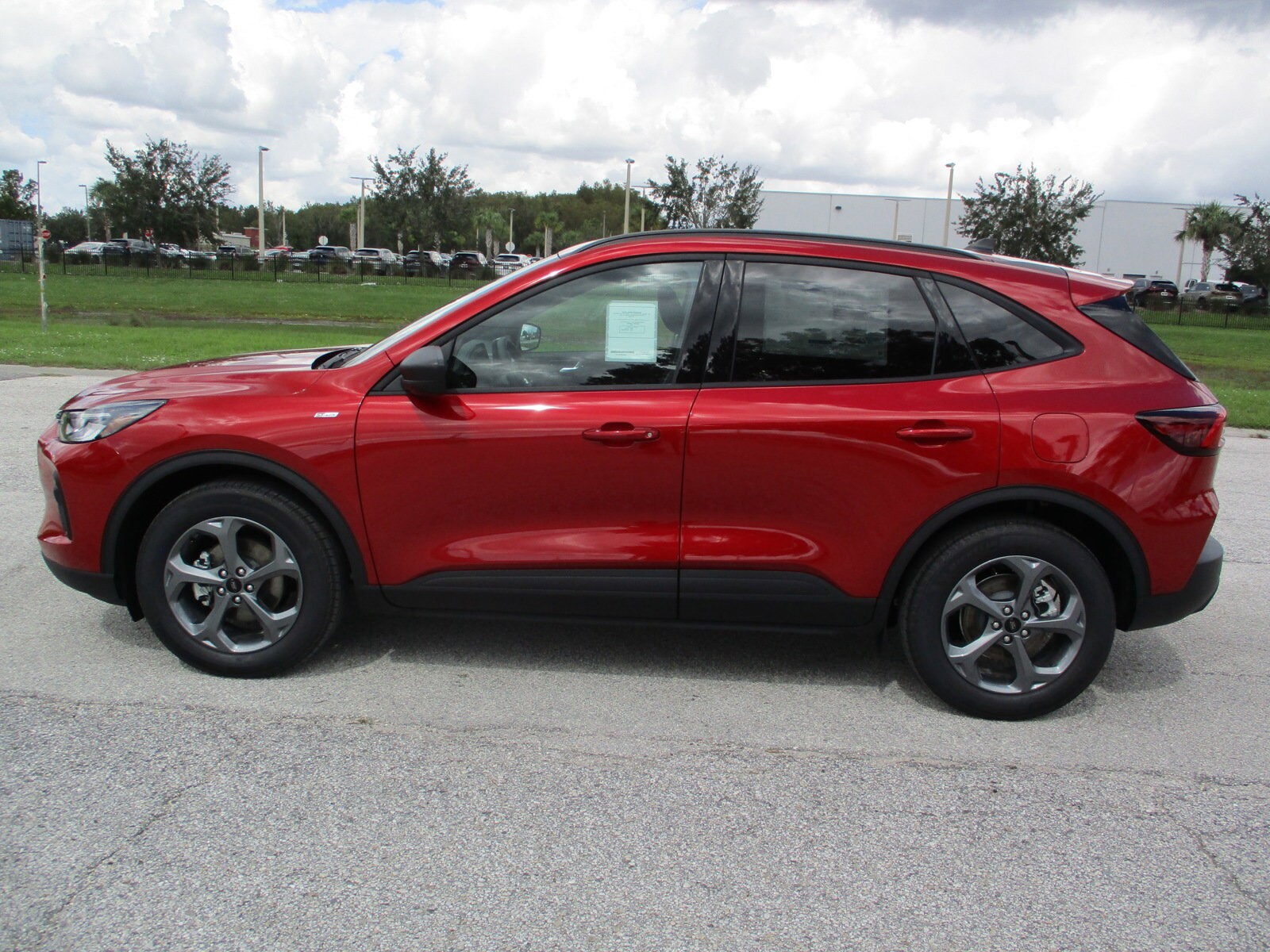 2025 Ford Escape ST-Line photo 4