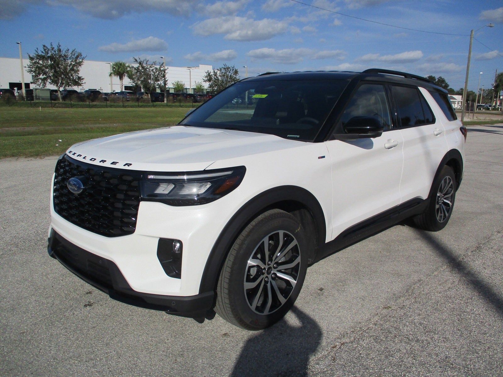 2025 Ford Explorer ST-Line photo 3