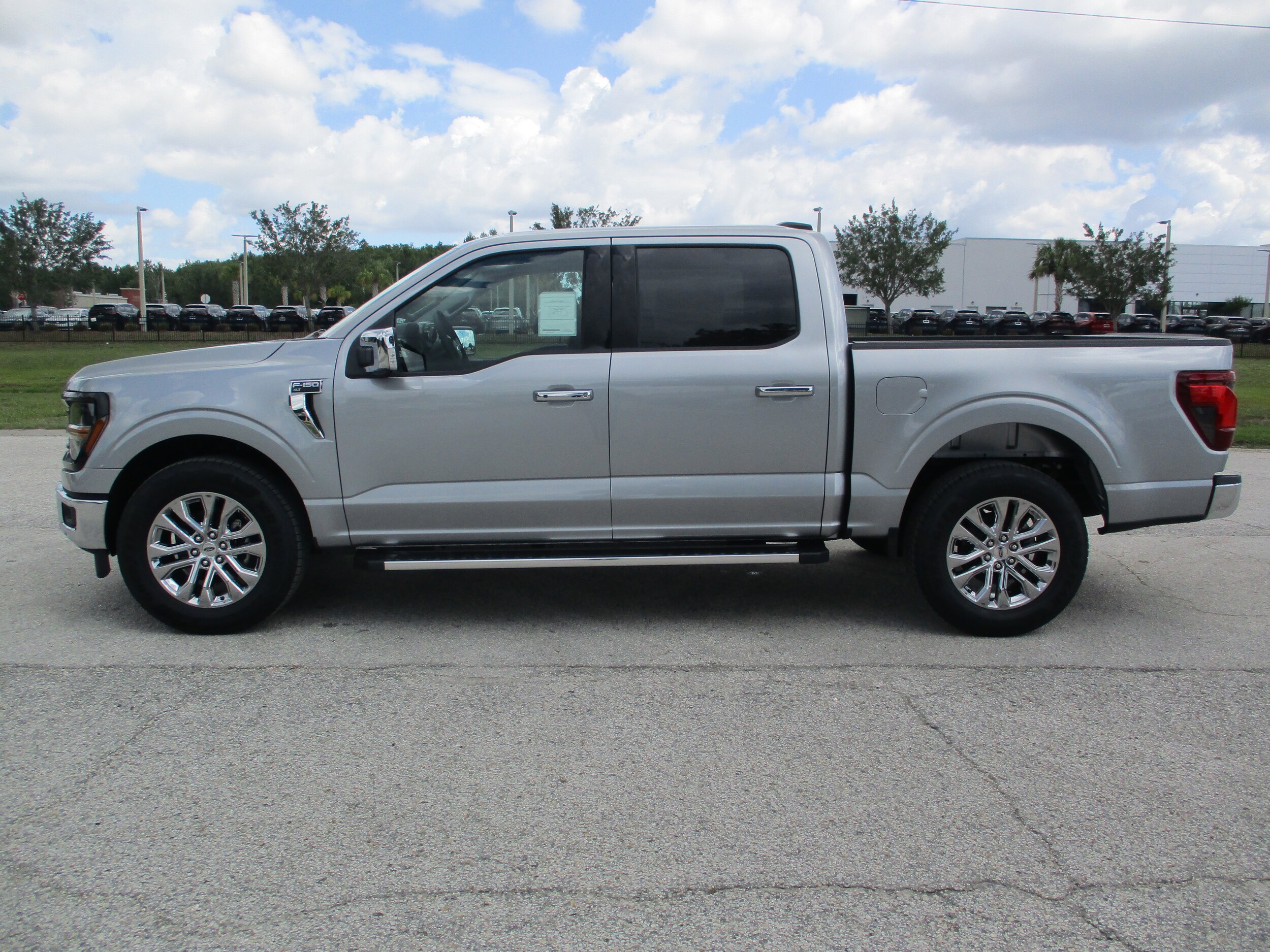 2025 Ford F-150 XLT photo 2