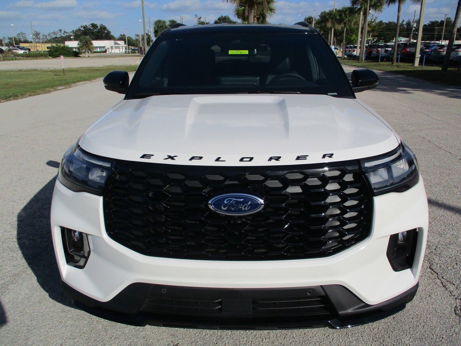 2025 Ford Explorer ST-Line photo 2