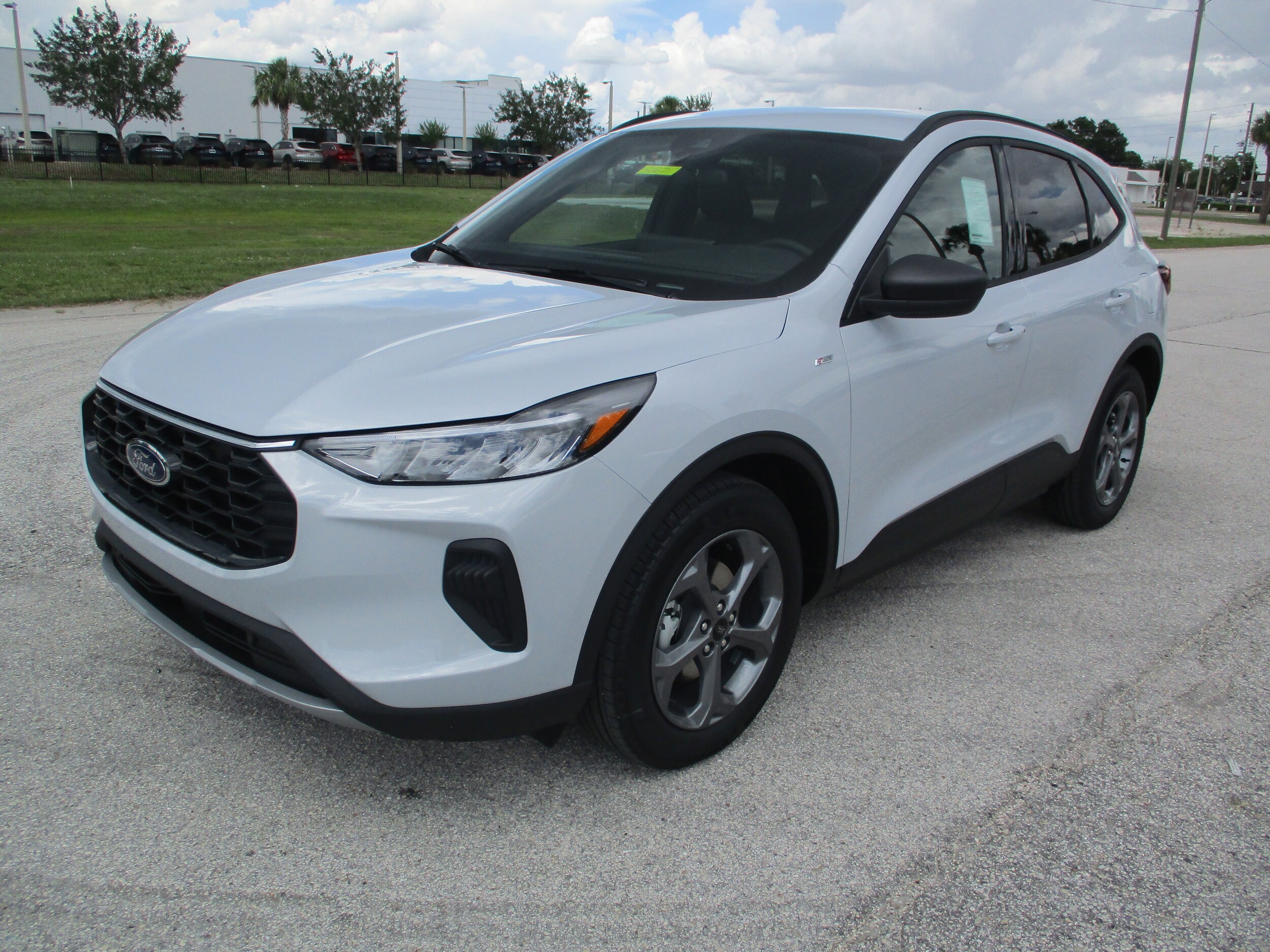 2025 Ford Escape ST-Line photo 3