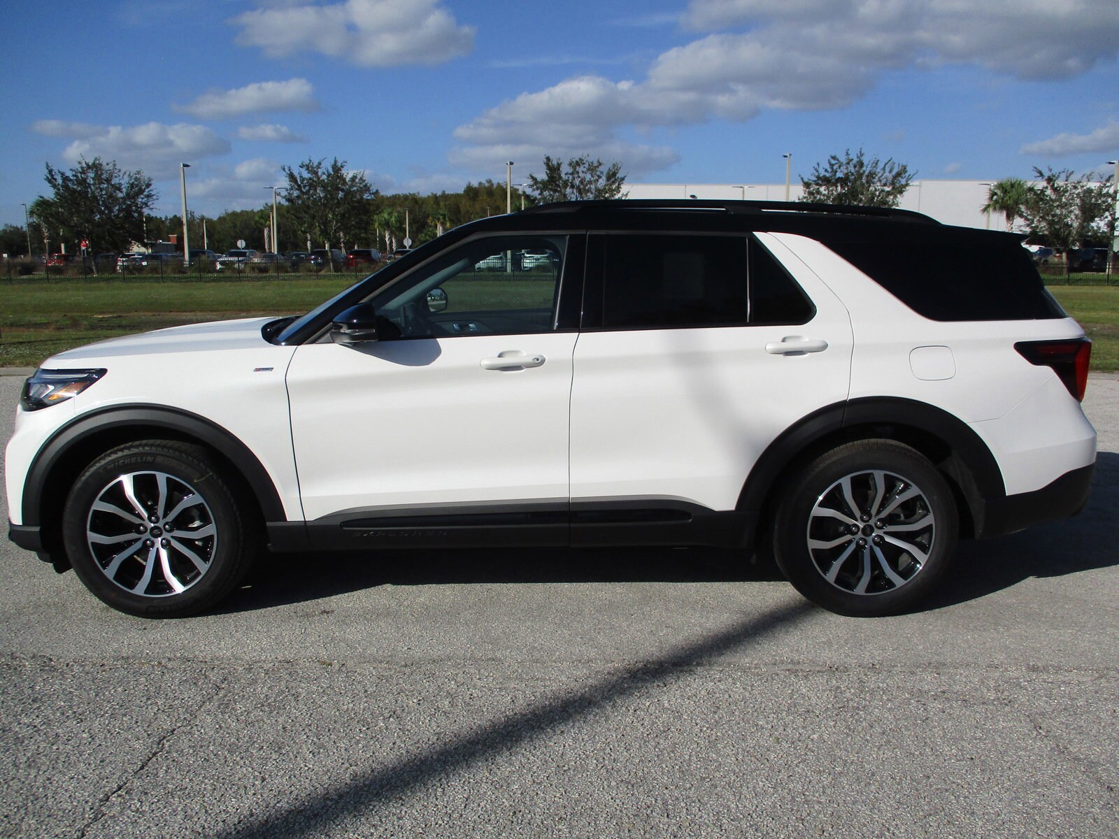 2025 Ford Explorer ST-Line photo 4