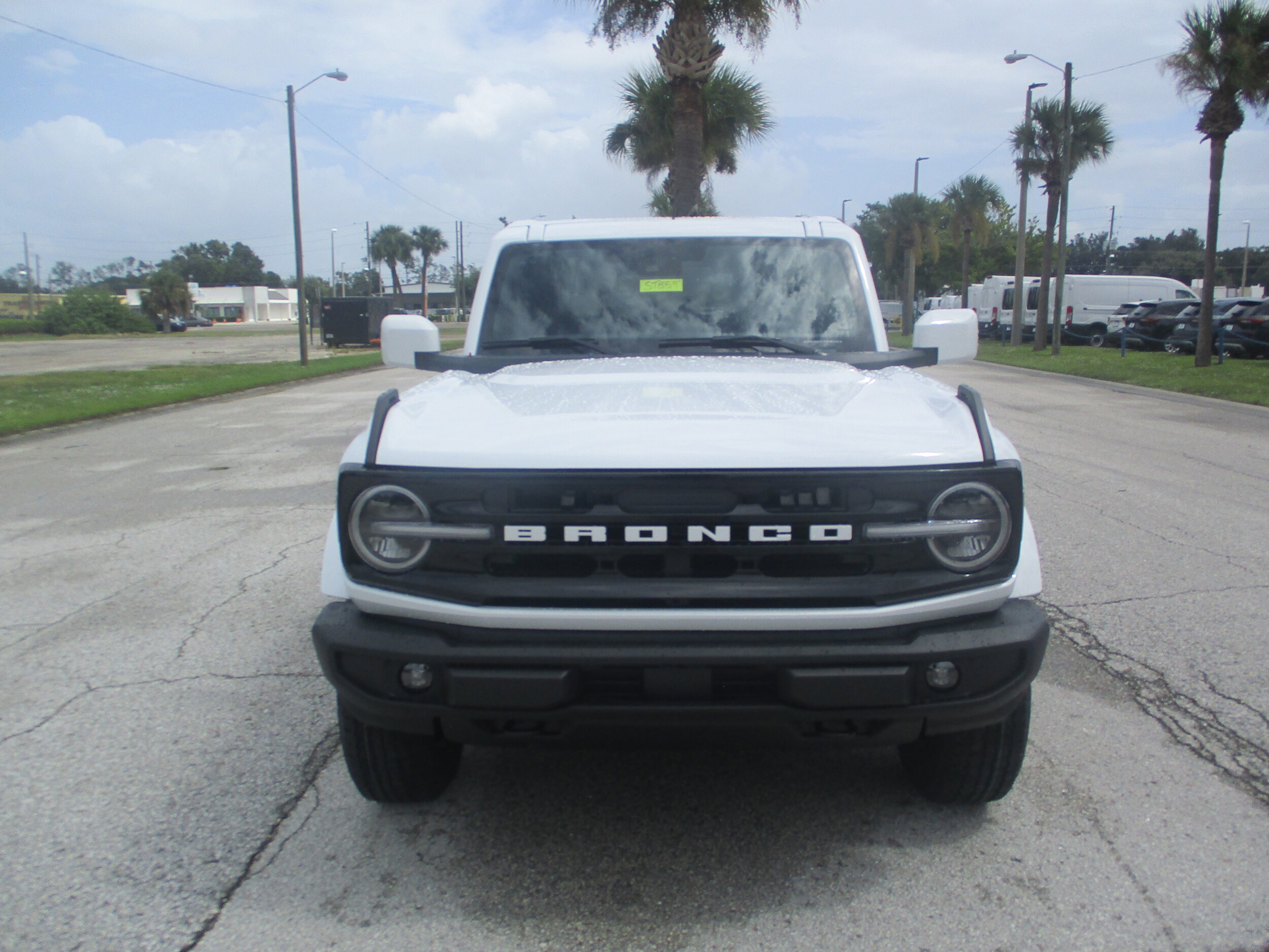 2025 Ford Bronco Outer Banks photo 2