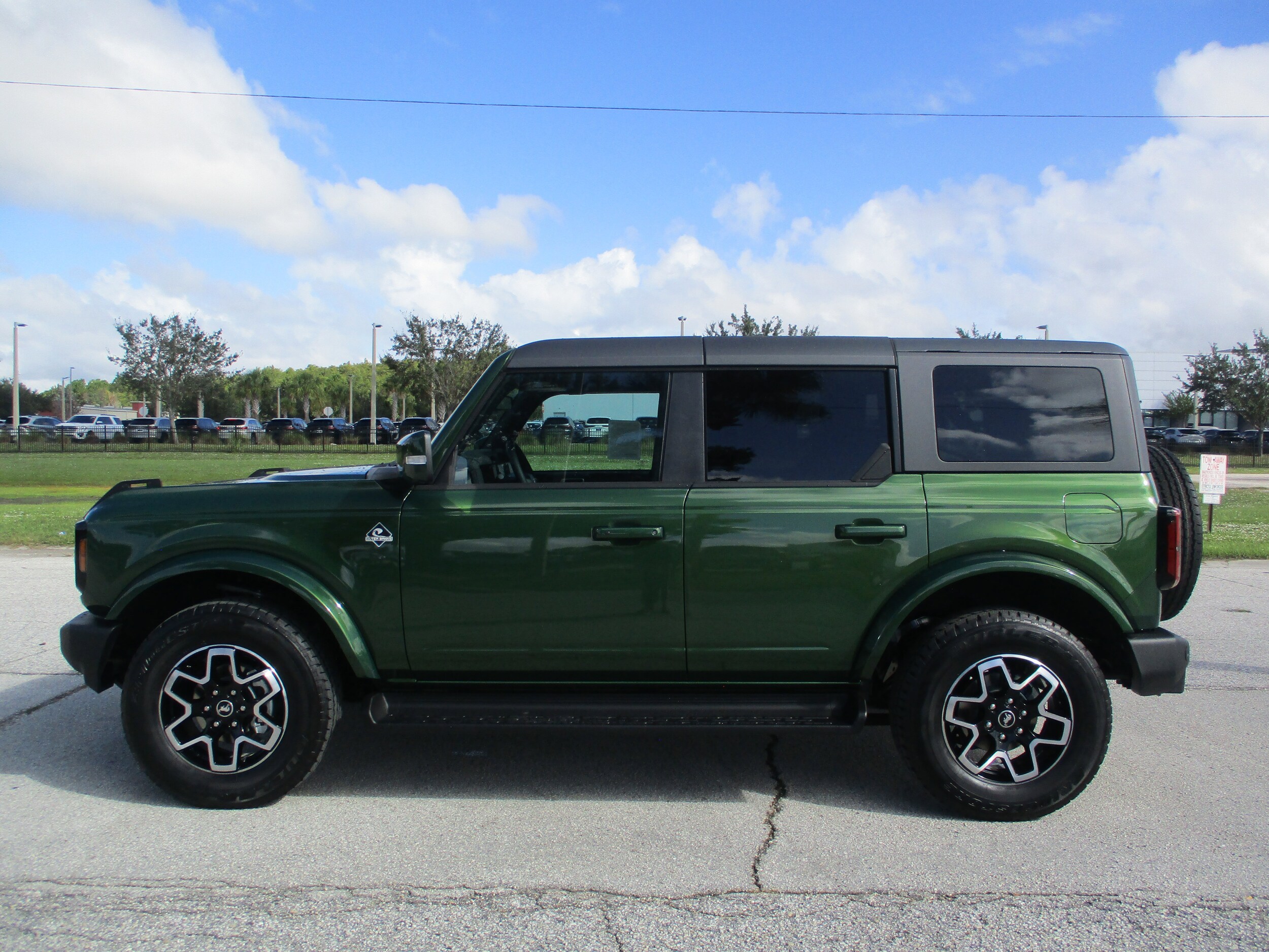 2025 Ford Bronco Outer Banks photo 4