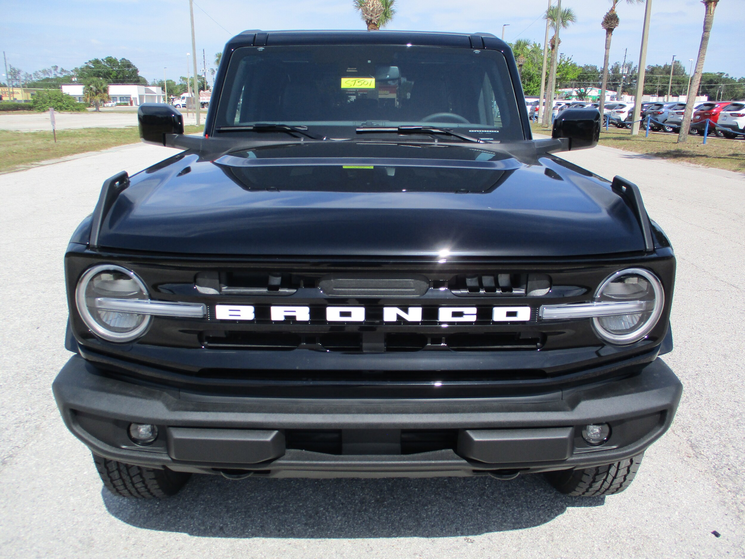 2025 Ford Bronco Outer Banks photo 2