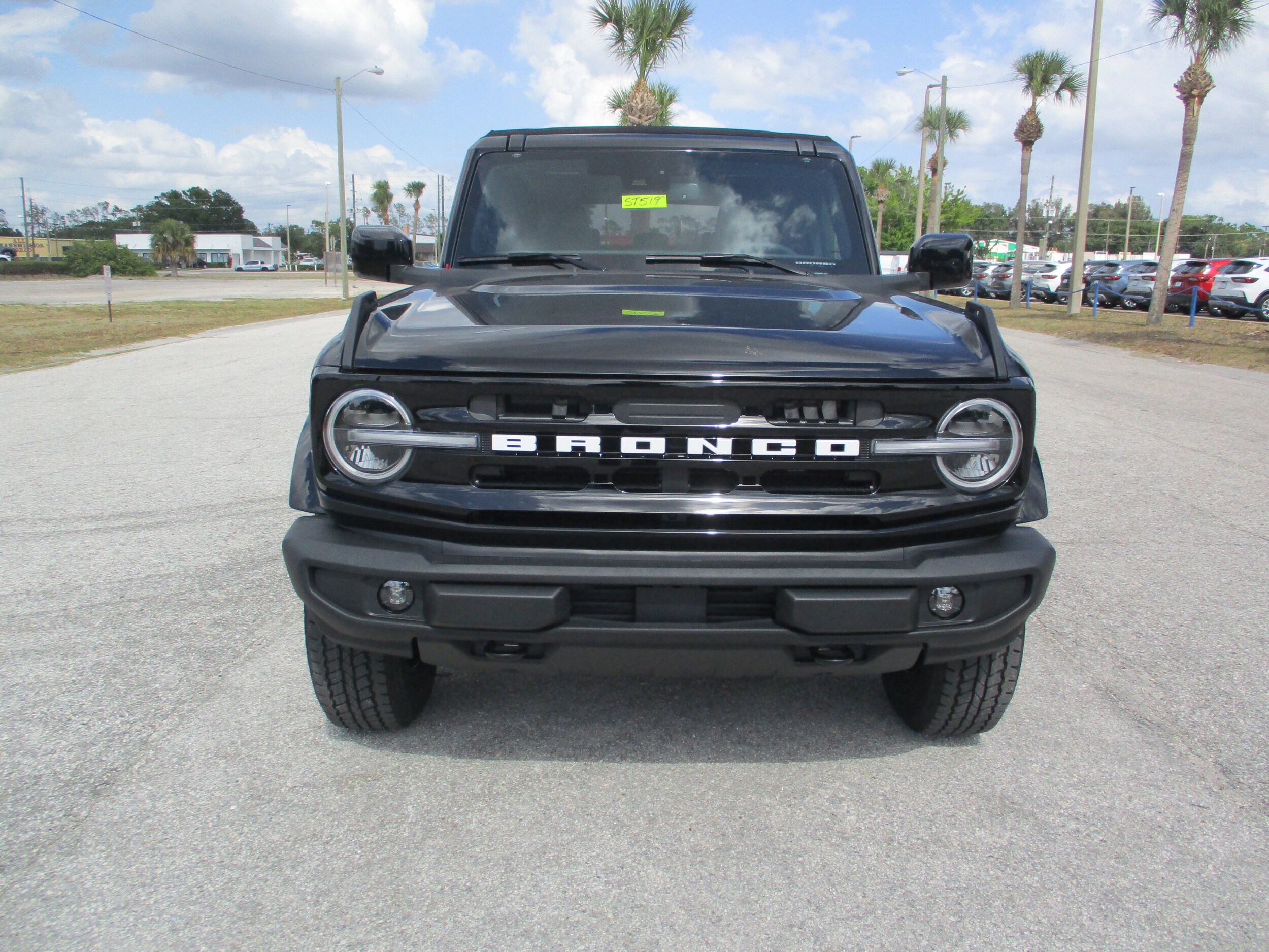 2025 Ford Bronco Outer Banks photo 2