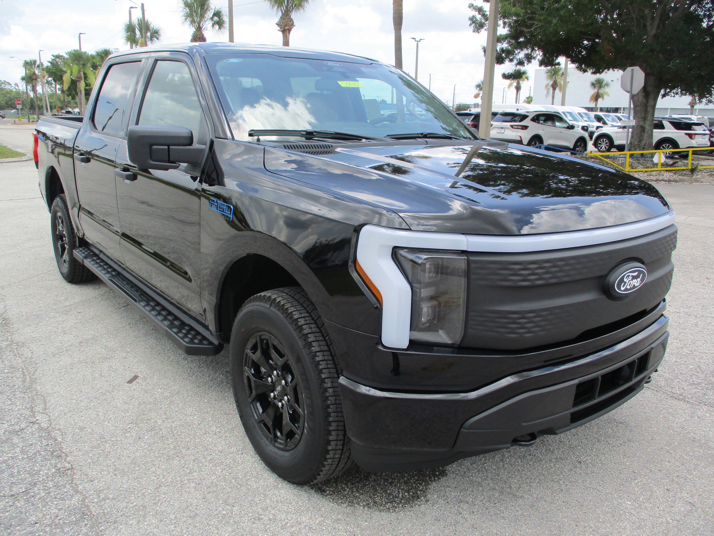 2025 Ford F-150 Lightning XLT's photo