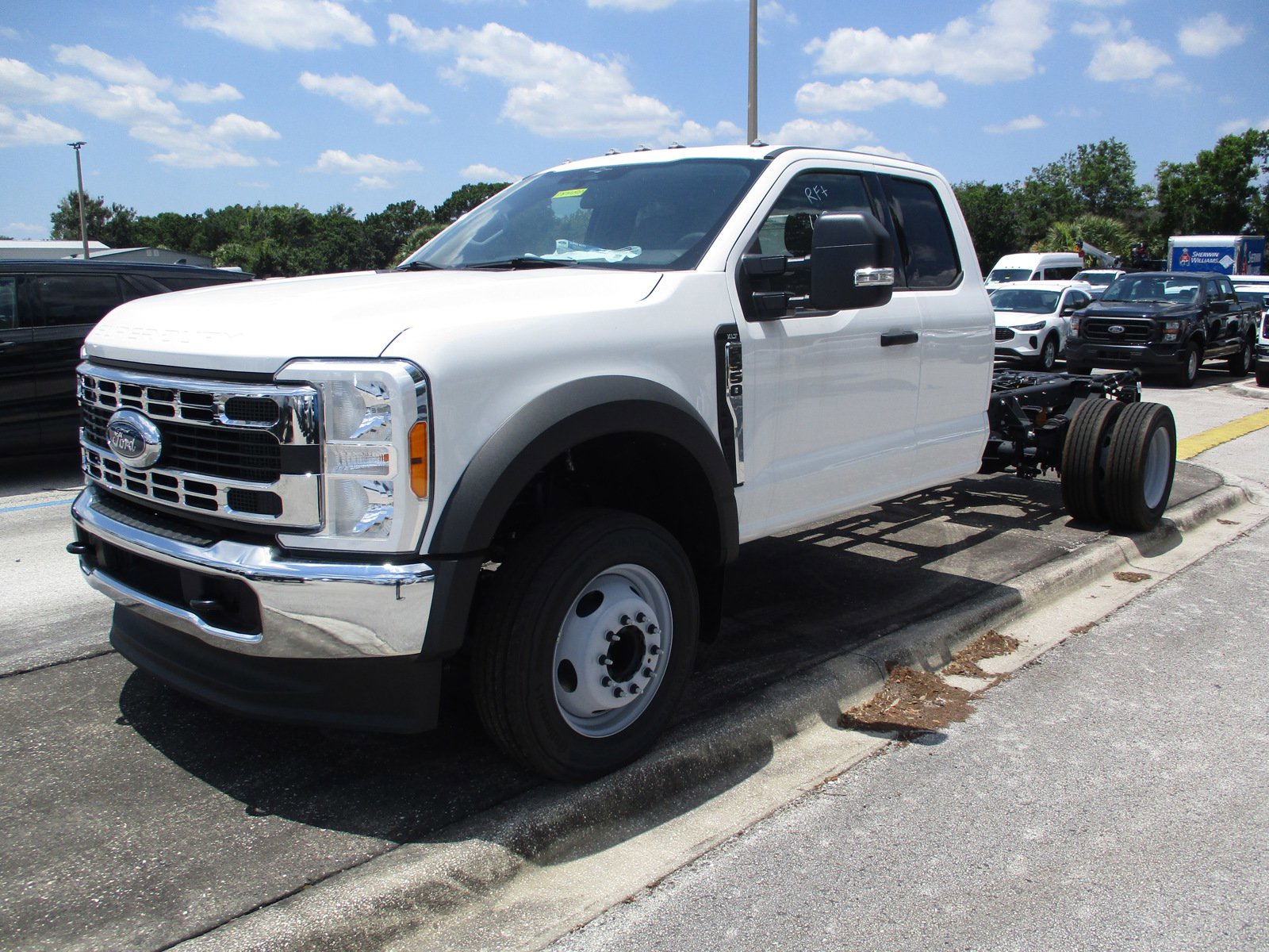 2023 Ford F-550 photo 2