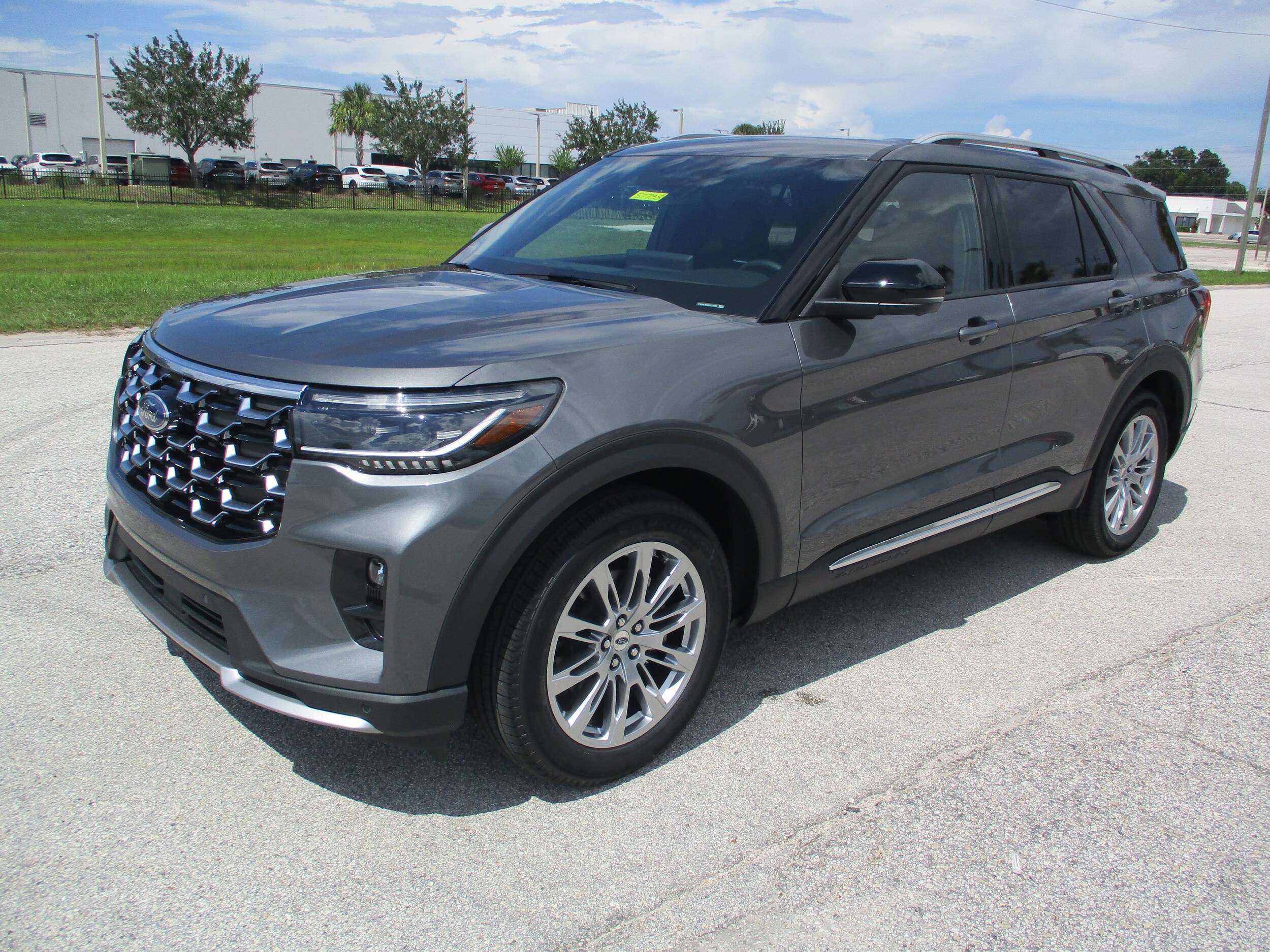 2025 Ford Explorer Platinum photo 3