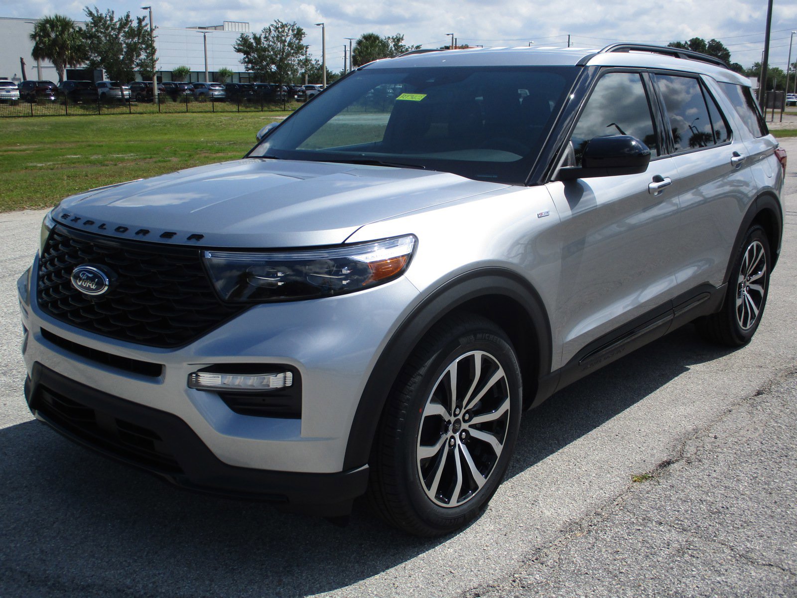 2024 Ford Explorer ST-Line photo 3