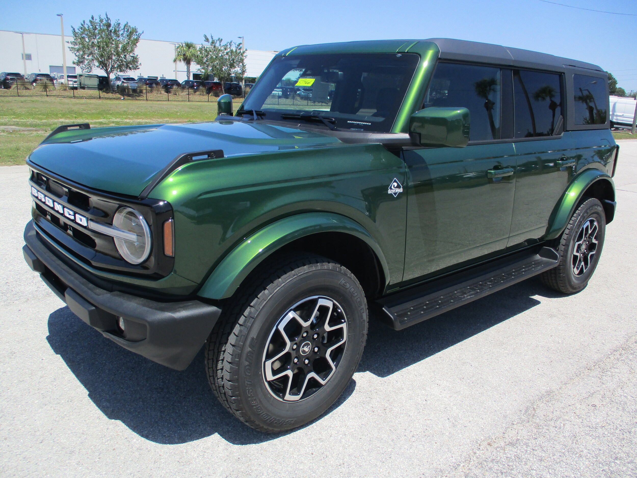 2025 Ford Bronco Outer Banks photo 3