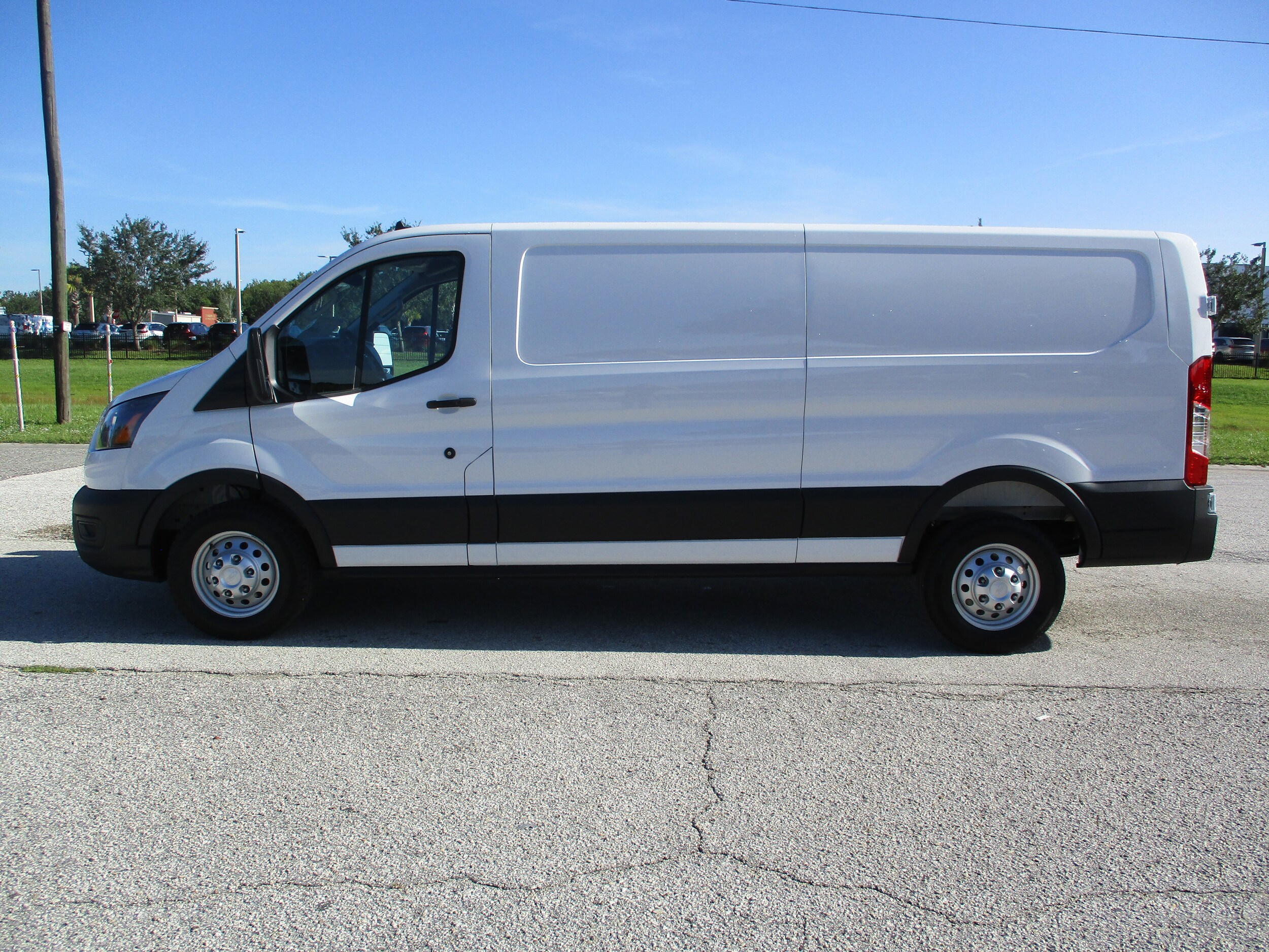 2025 Ford Transit Cargo Van photo 4