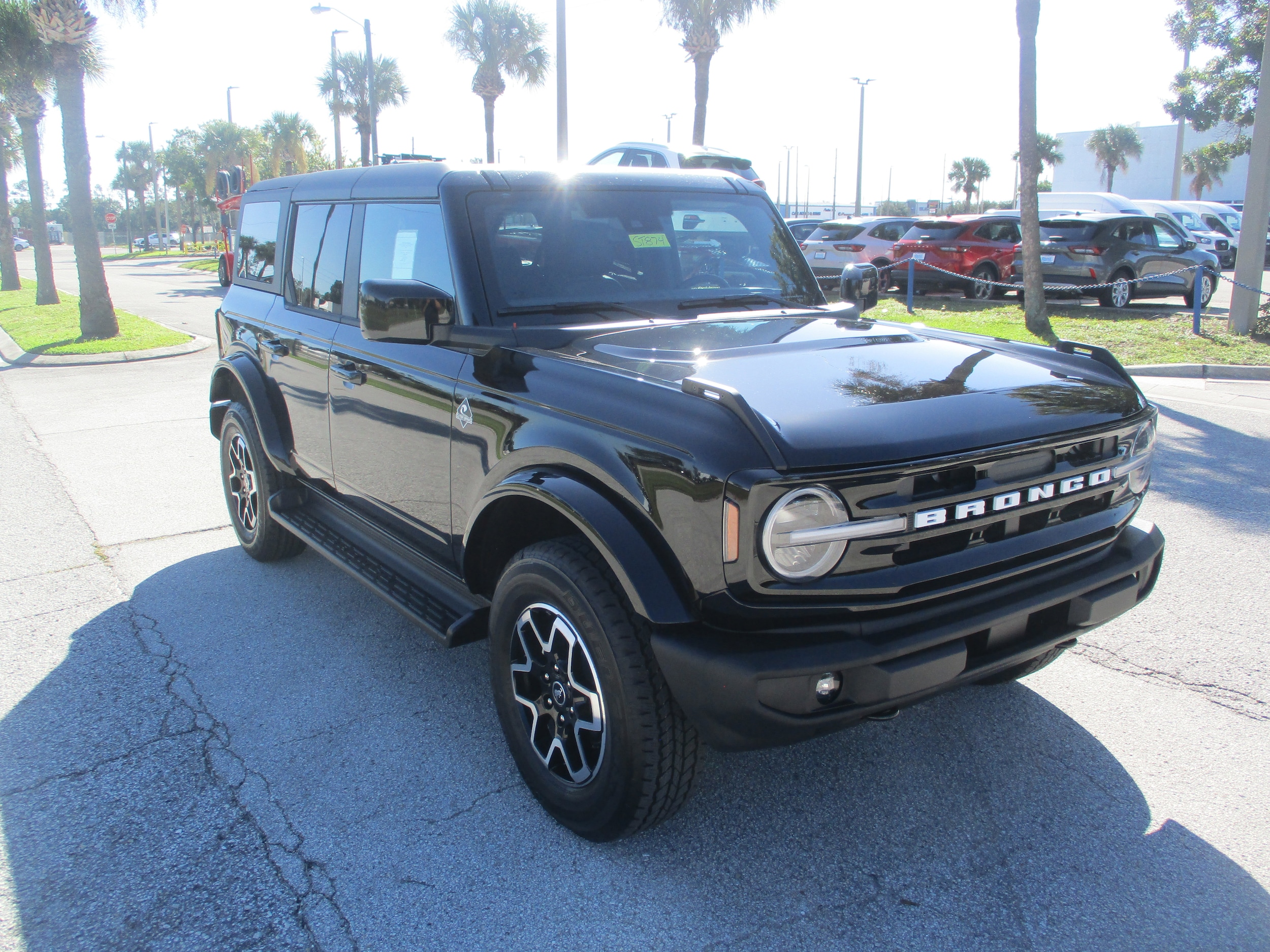 2025 Ford Bronco 4-Door Outer Banks's photo