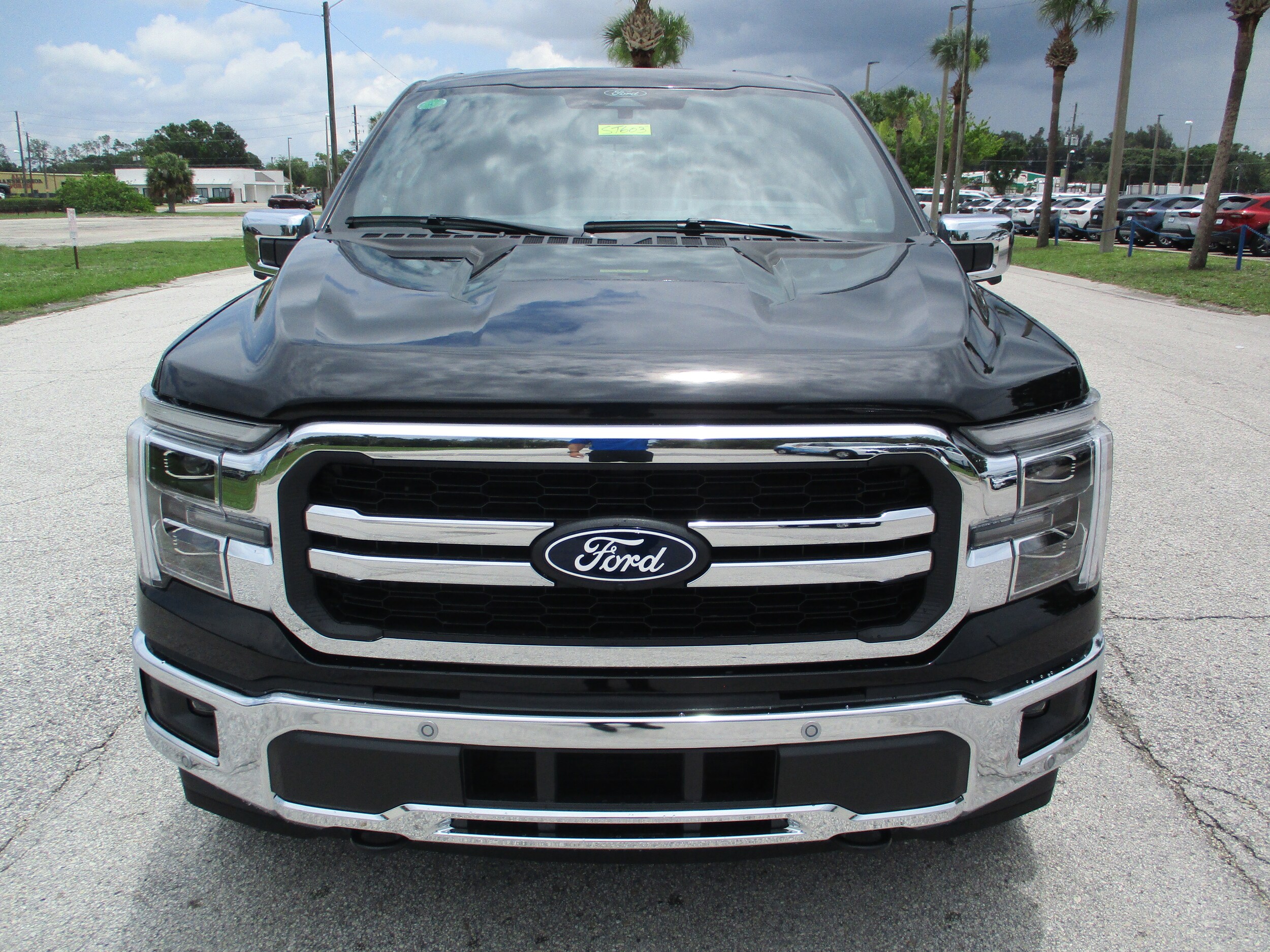 2025 Ford F-150 Lariat photo 2