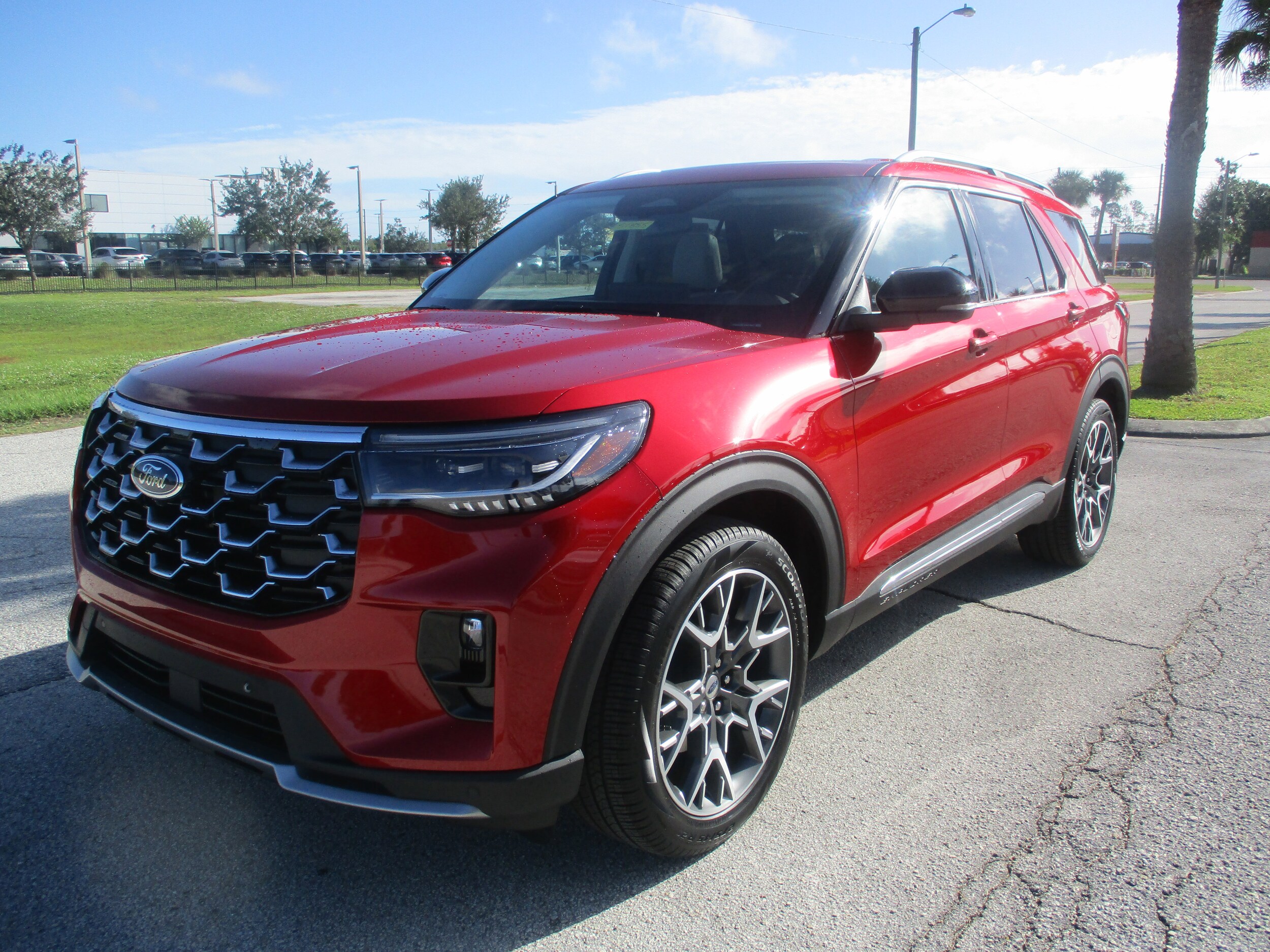 2025 Ford Explorer Platinum photo 2