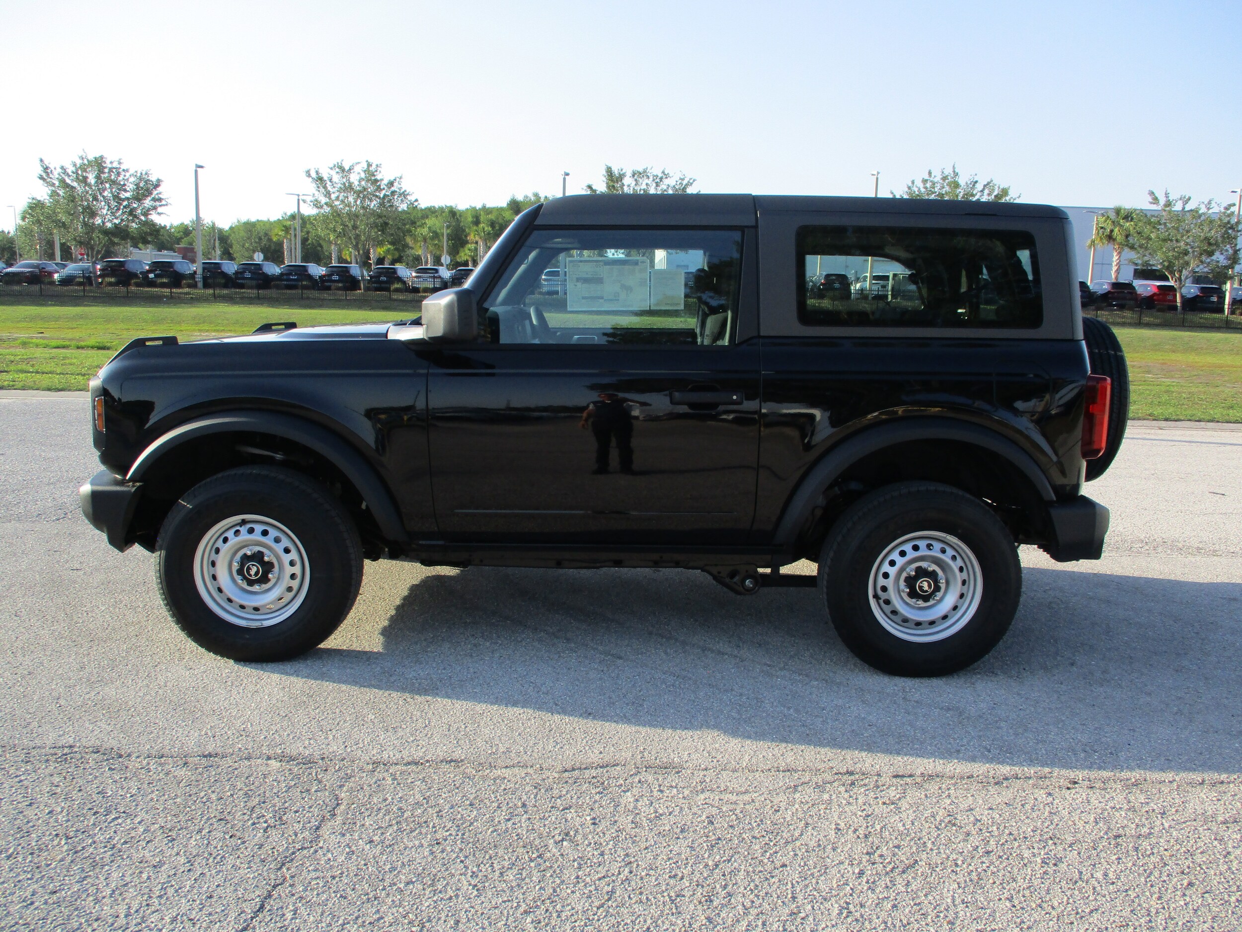 2025 Ford Bronco Base photo 4