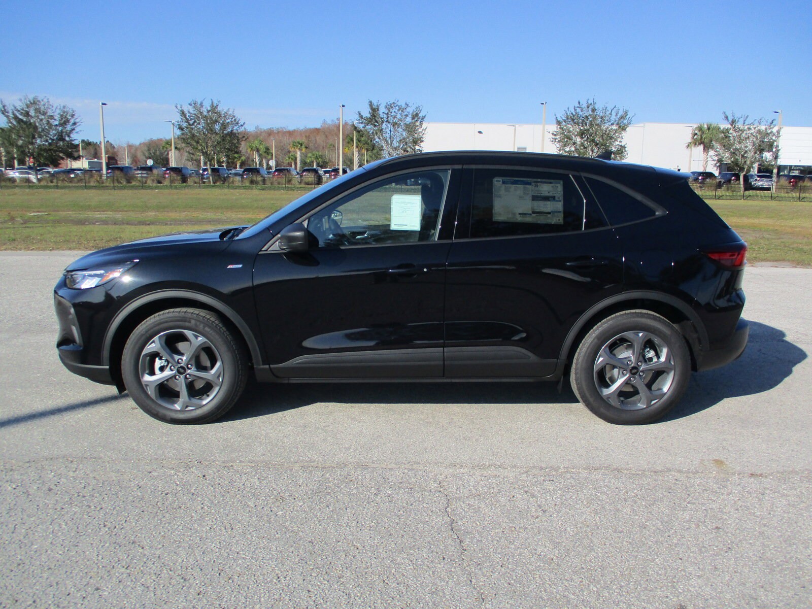 2025 Ford Escape ST-Line photo 4