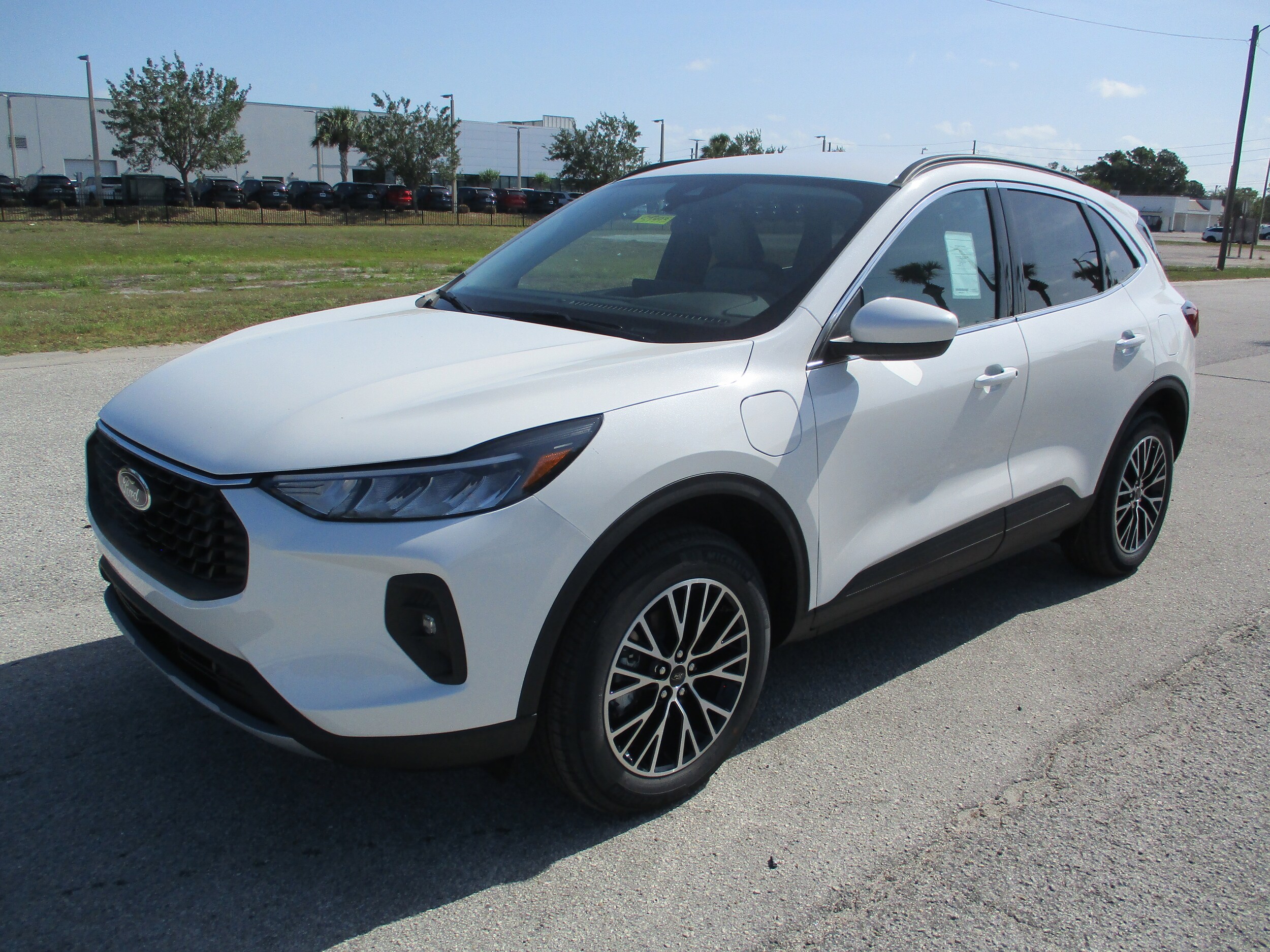 2025 Ford Escape Plug-In Hybrid photo 3