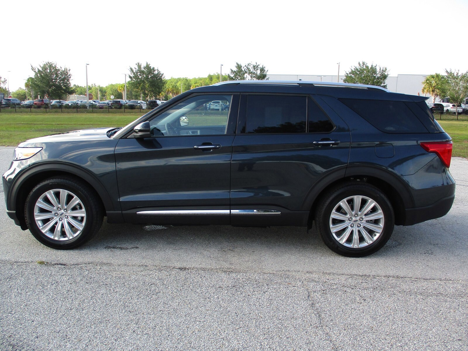 2024 Ford Explorer Limited photo 2