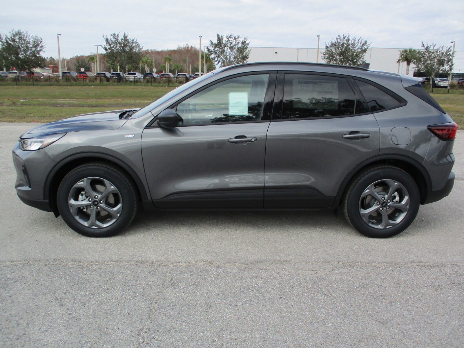 2025 Ford Escape ST-Line photo 4