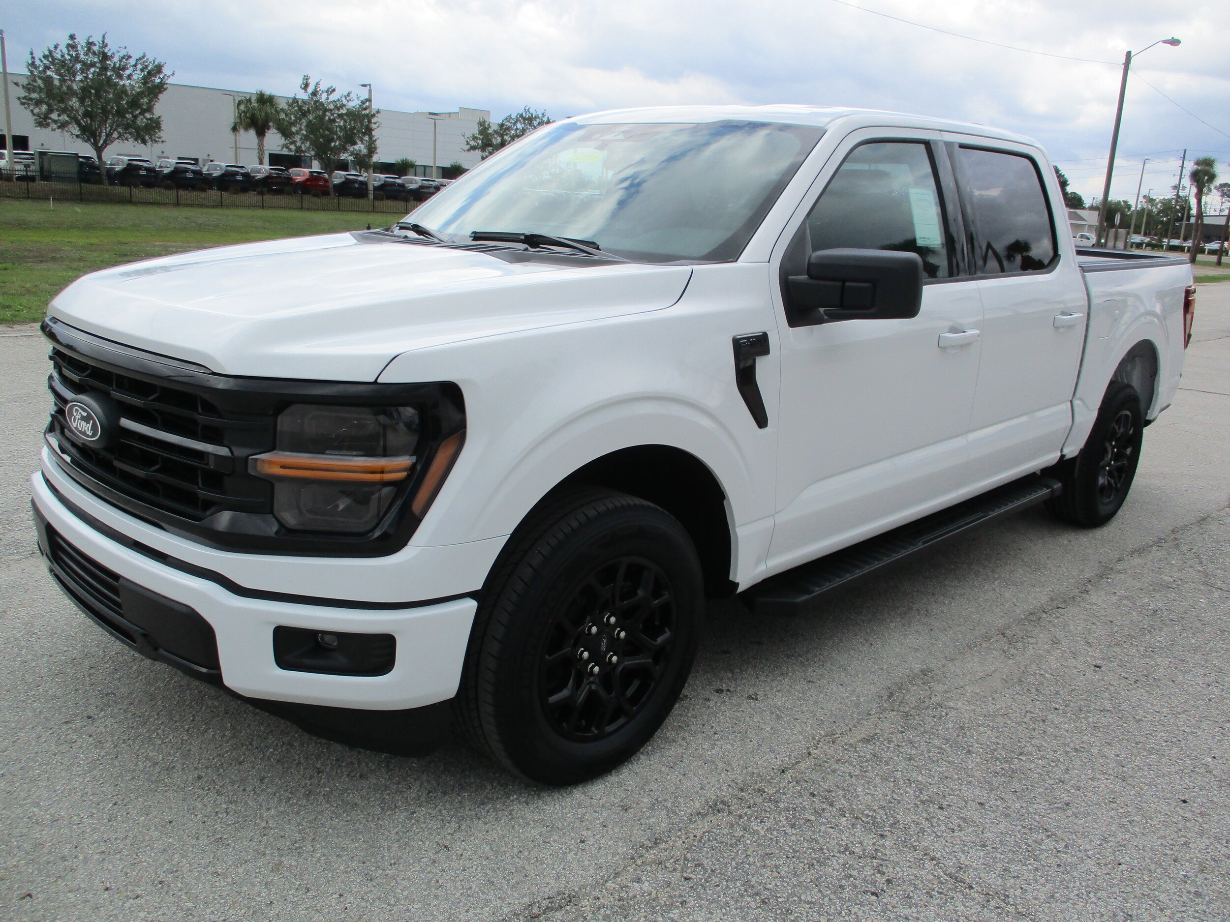 2025 Ford F-150 XLT photo 3