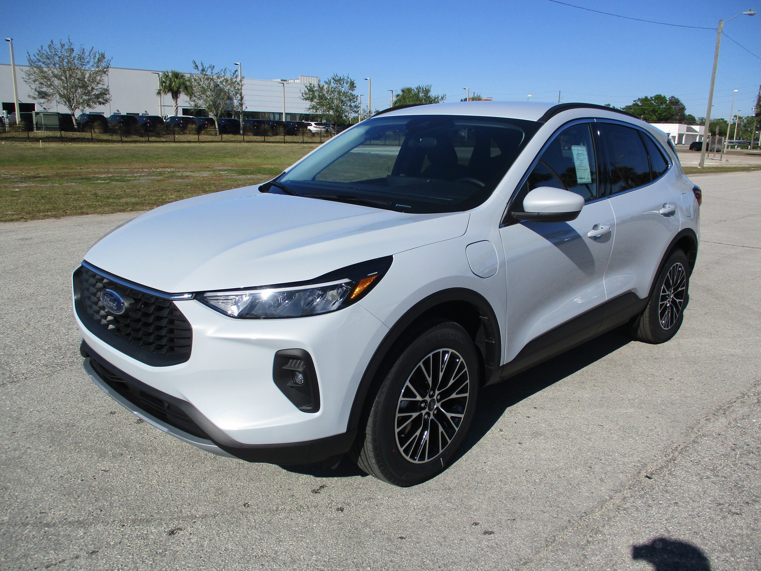 2025 Ford Escape Plug-In Hybrid photo 3