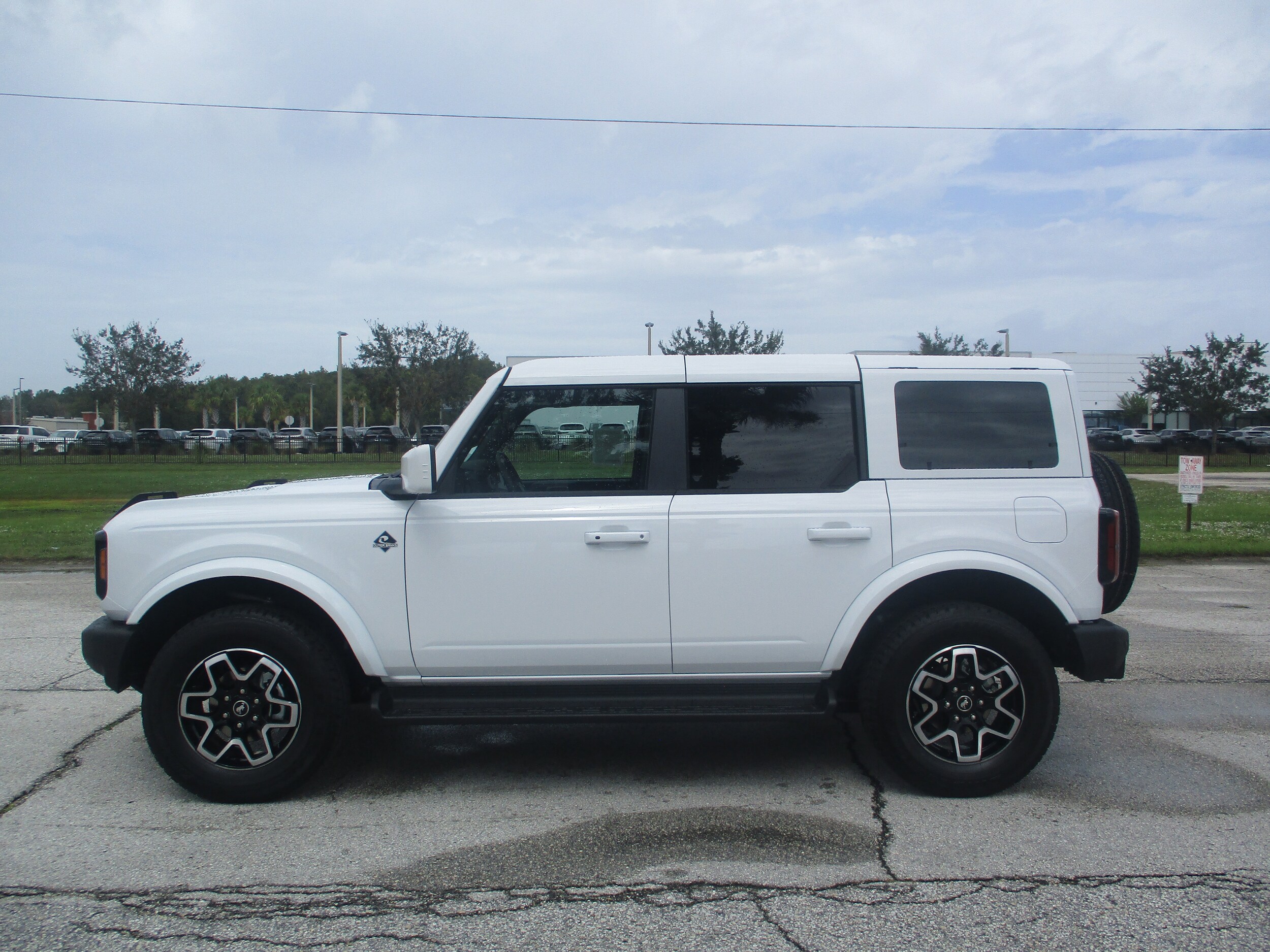 2025 Ford Bronco Outer Banks photo 4