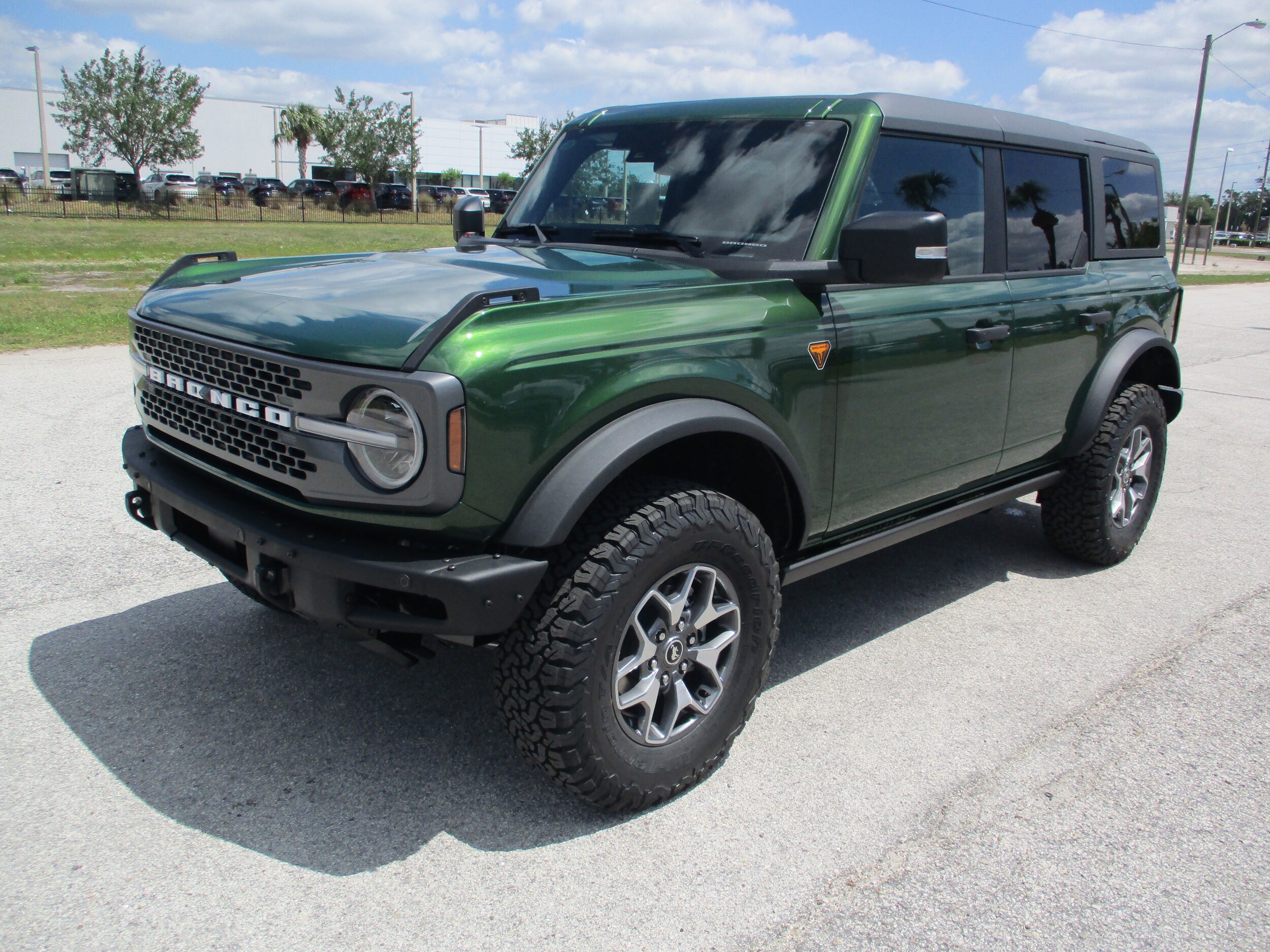 2025 Ford Bronco Badlands photo 3