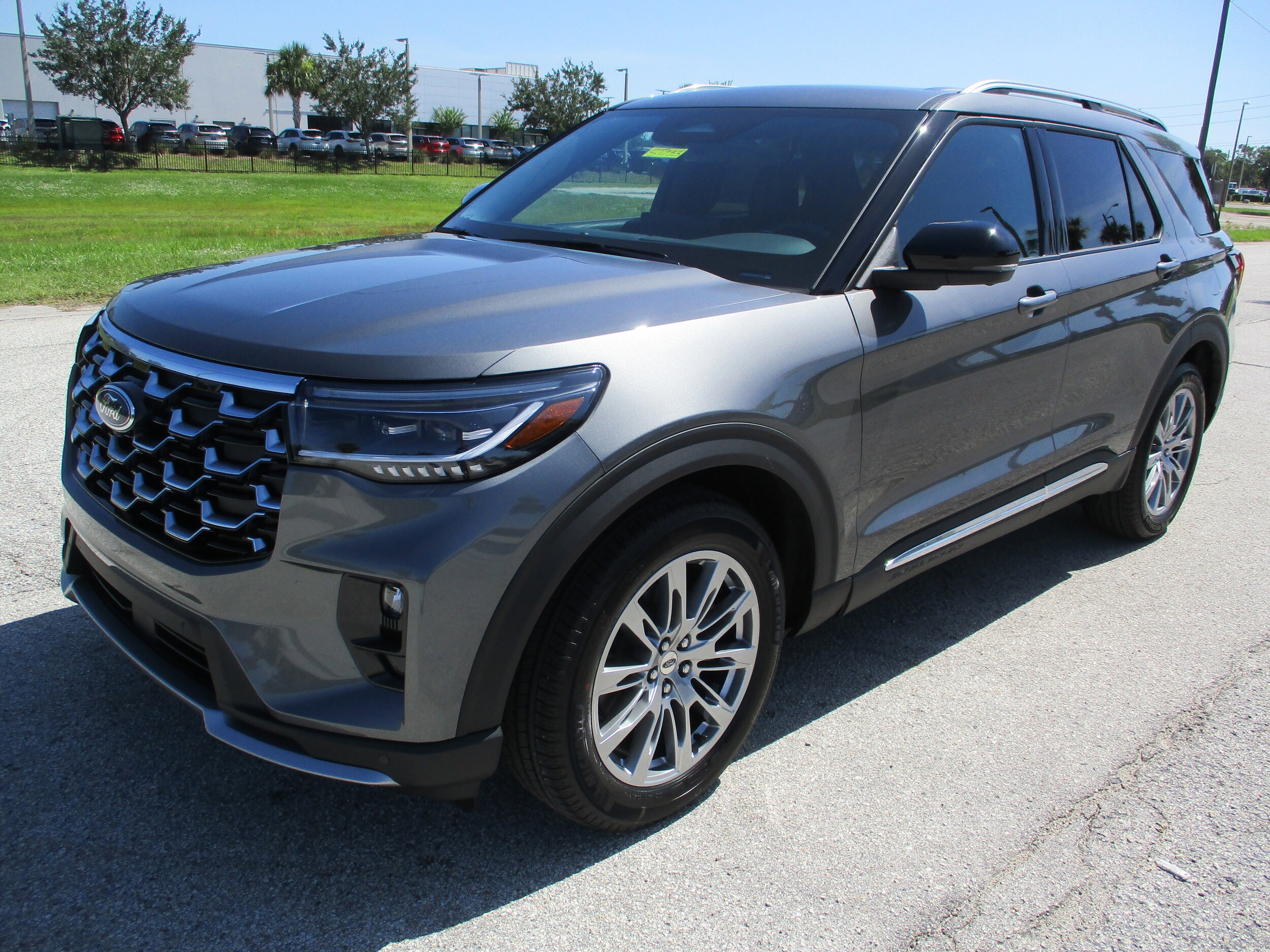 2025 Ford Explorer Platinum photo 3