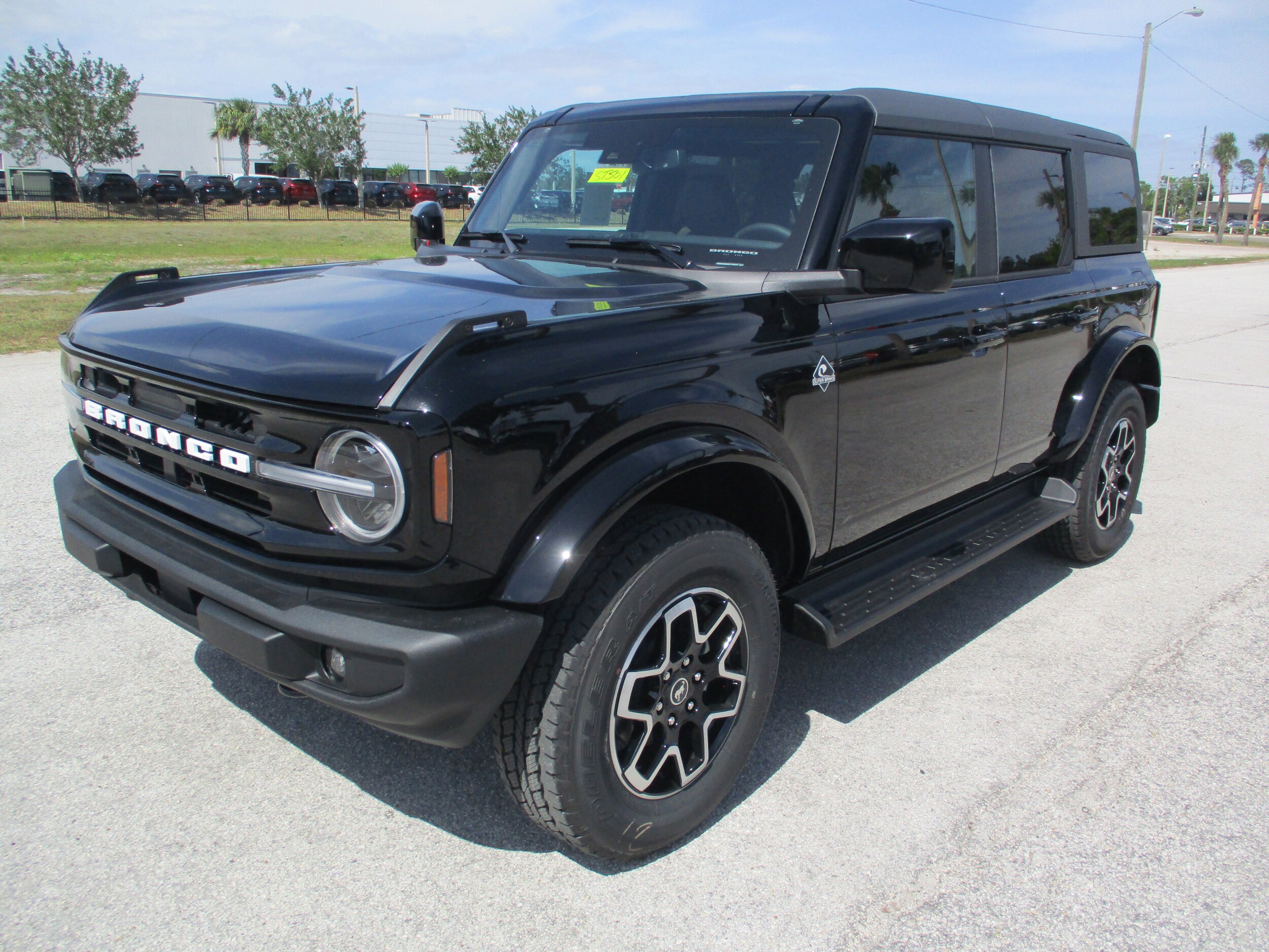 2025 Ford Bronco Outer Banks photo 3