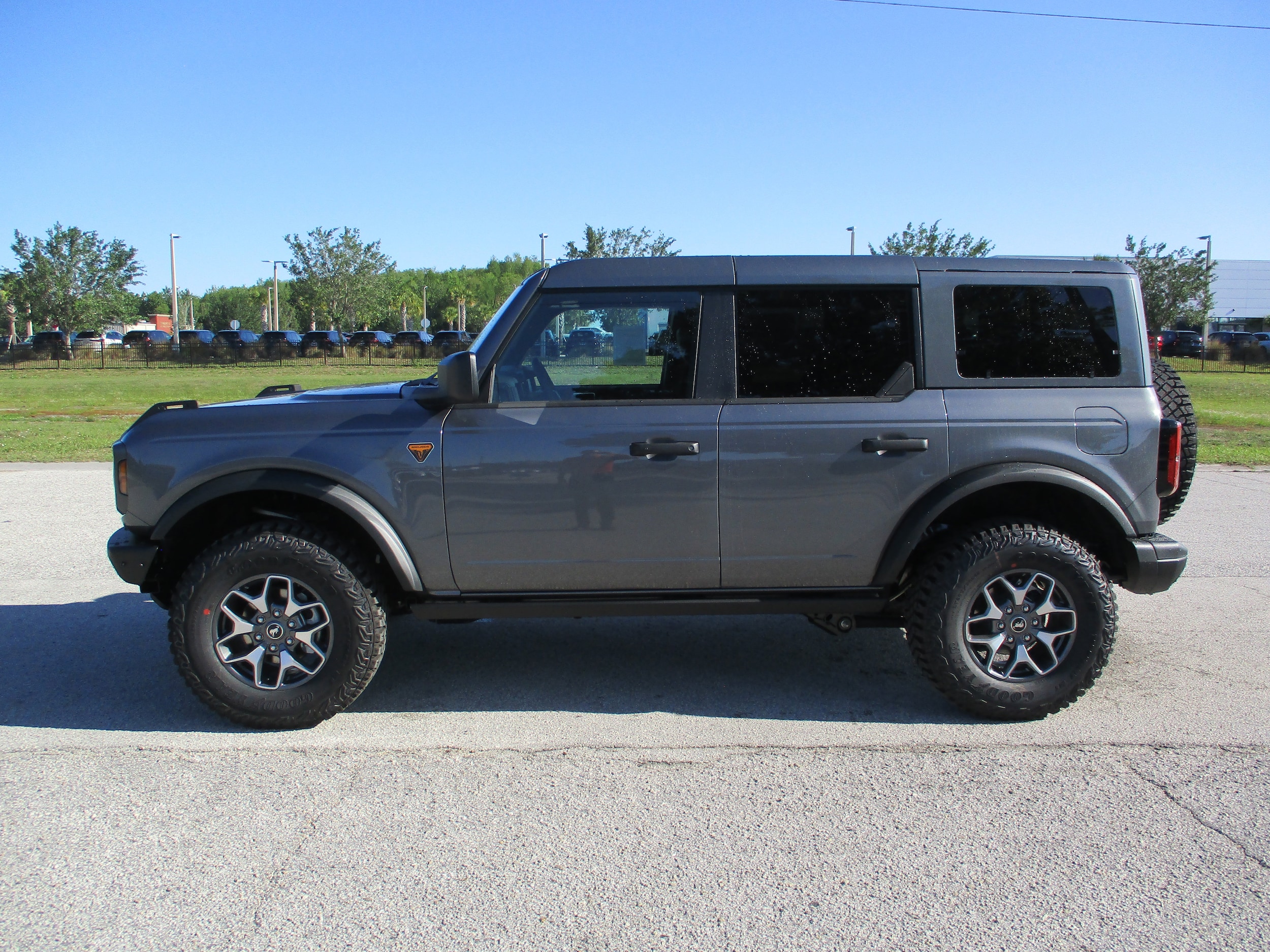 2025 Ford Bronco Badlands photo 4