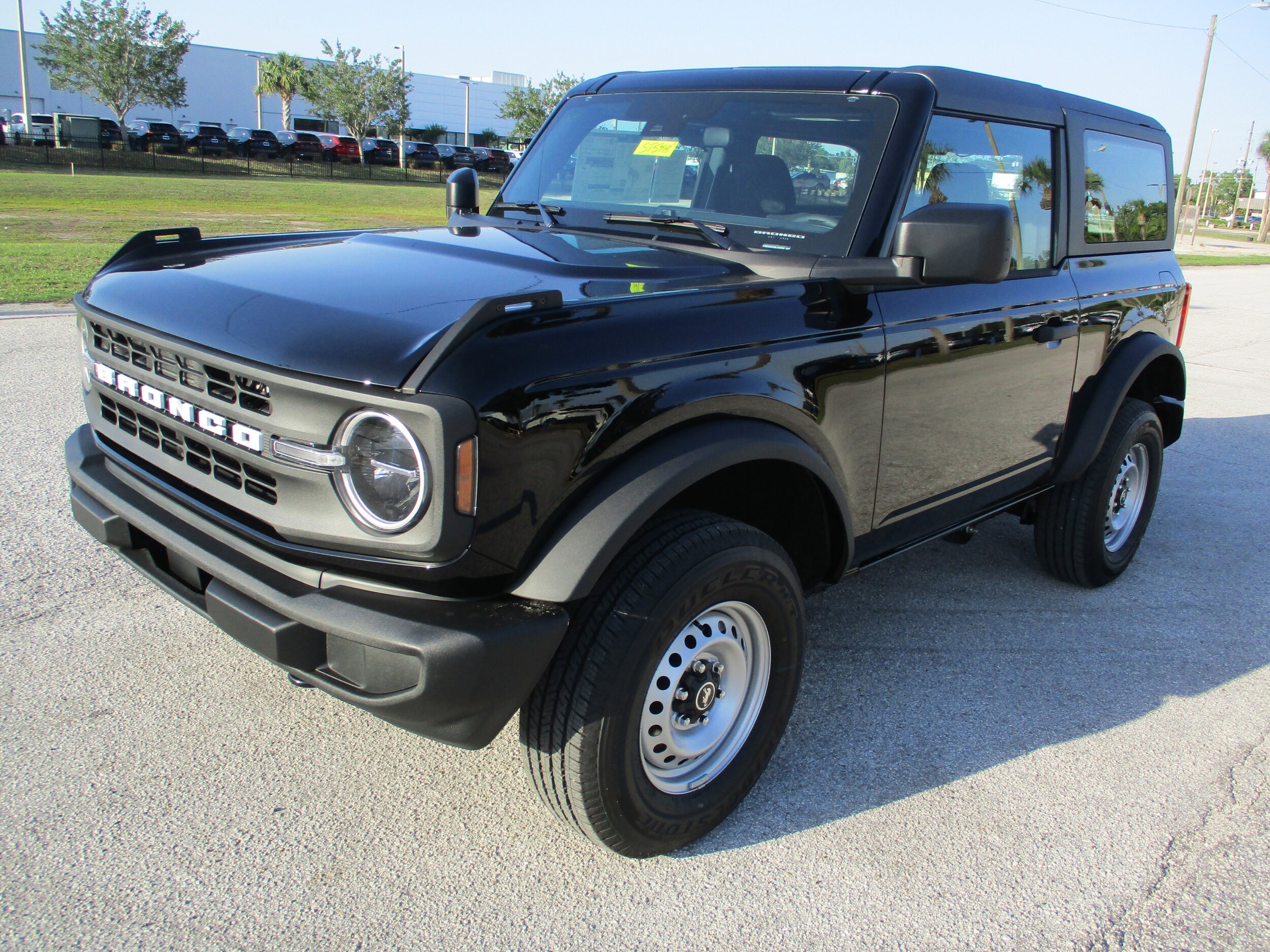 2025 Ford Bronco Base photo 3