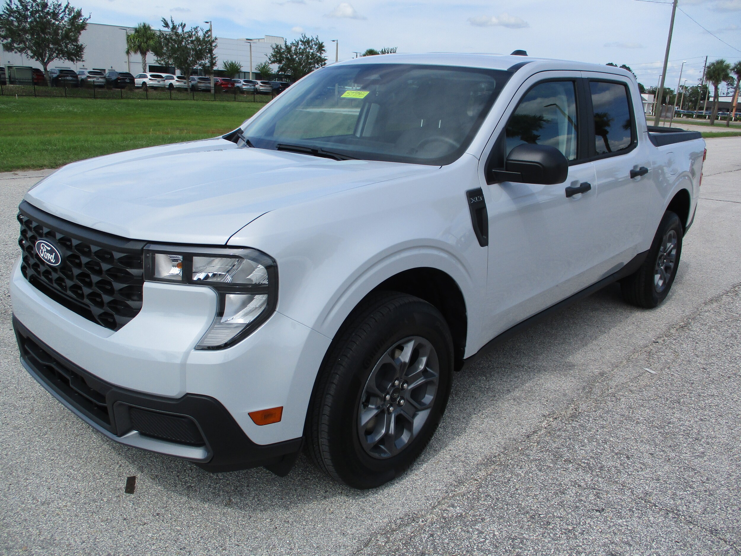 2025 Ford Maverick XLT photo 2
