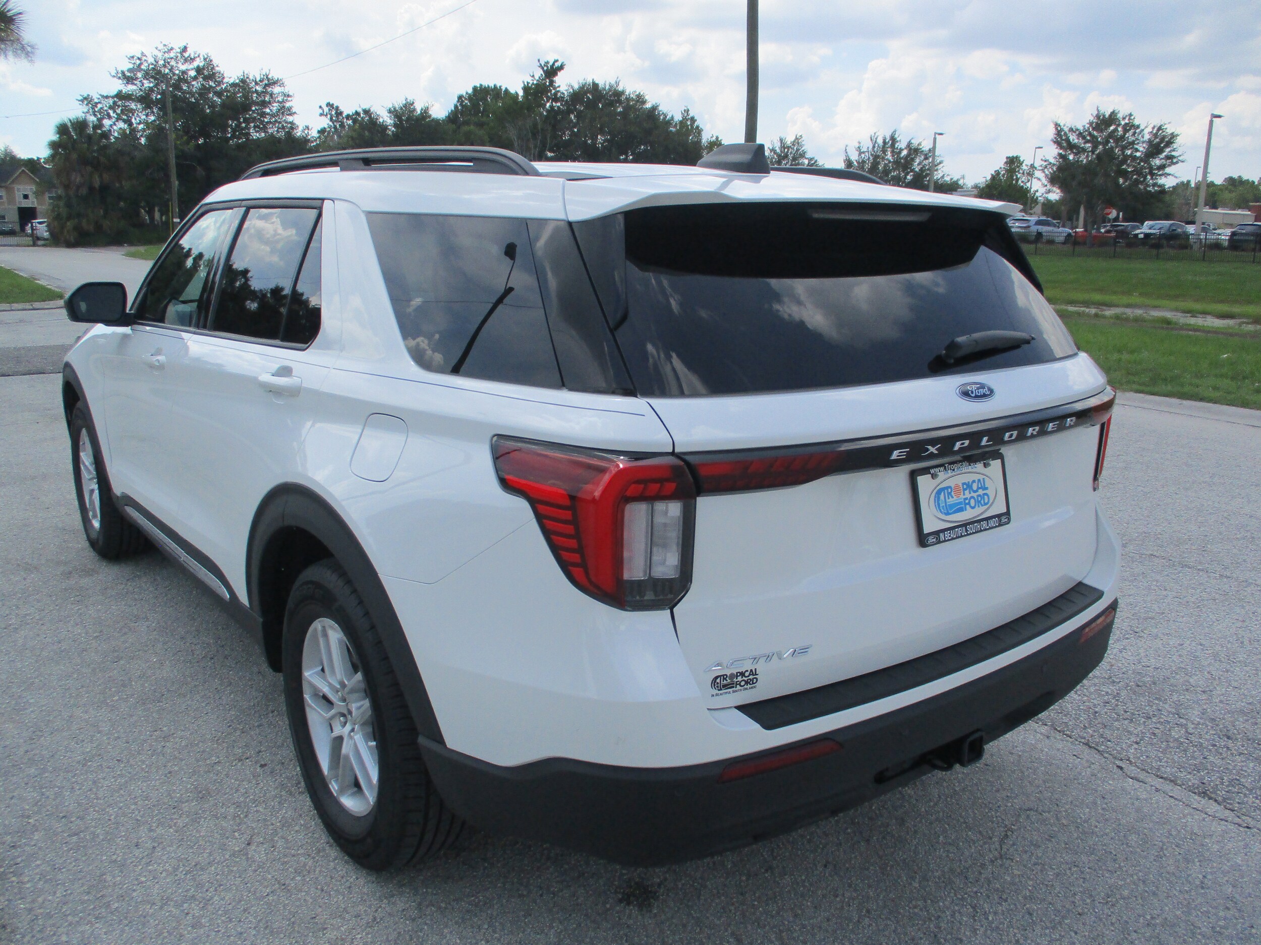 2025 Ford Explorer Sport photo 3
