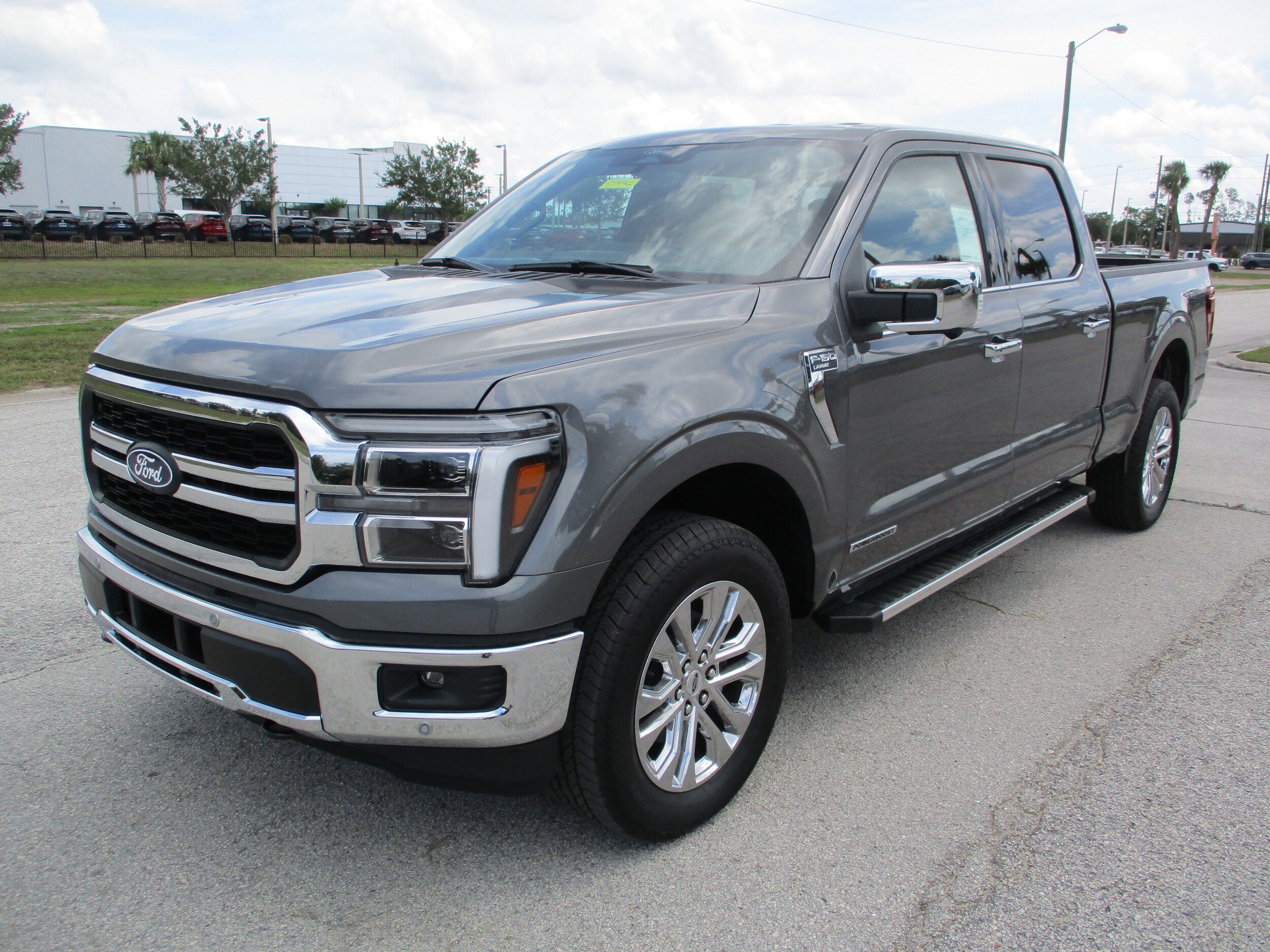 2025 Ford F-150 Lariat photo 3