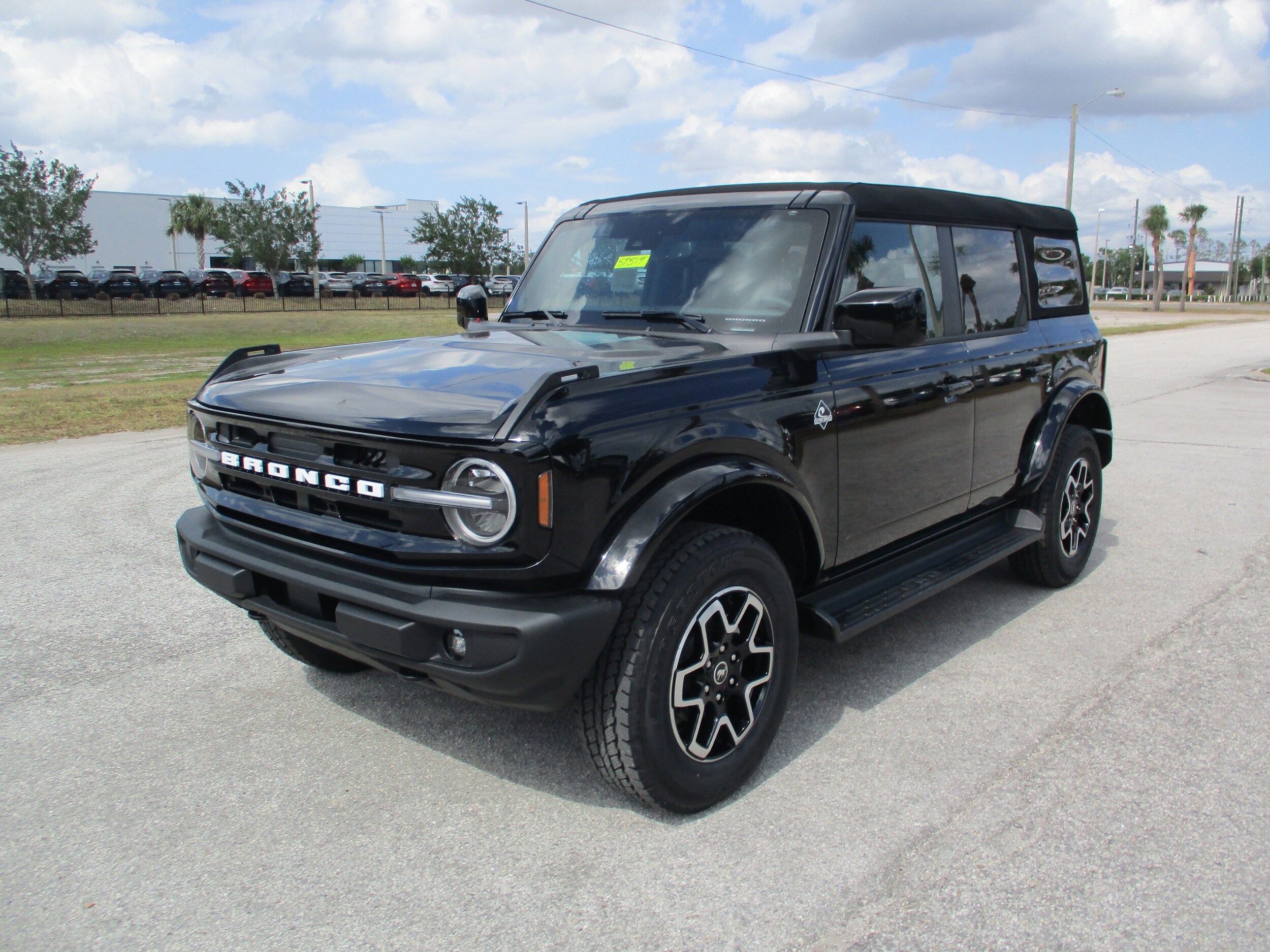 2025 Ford Bronco Outer Banks photo 3