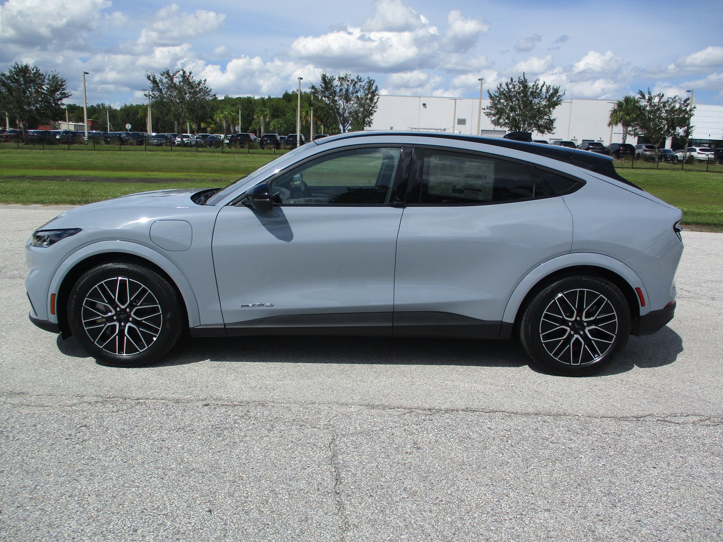 2025 Ford Mustang Mach-E Premium photo 3