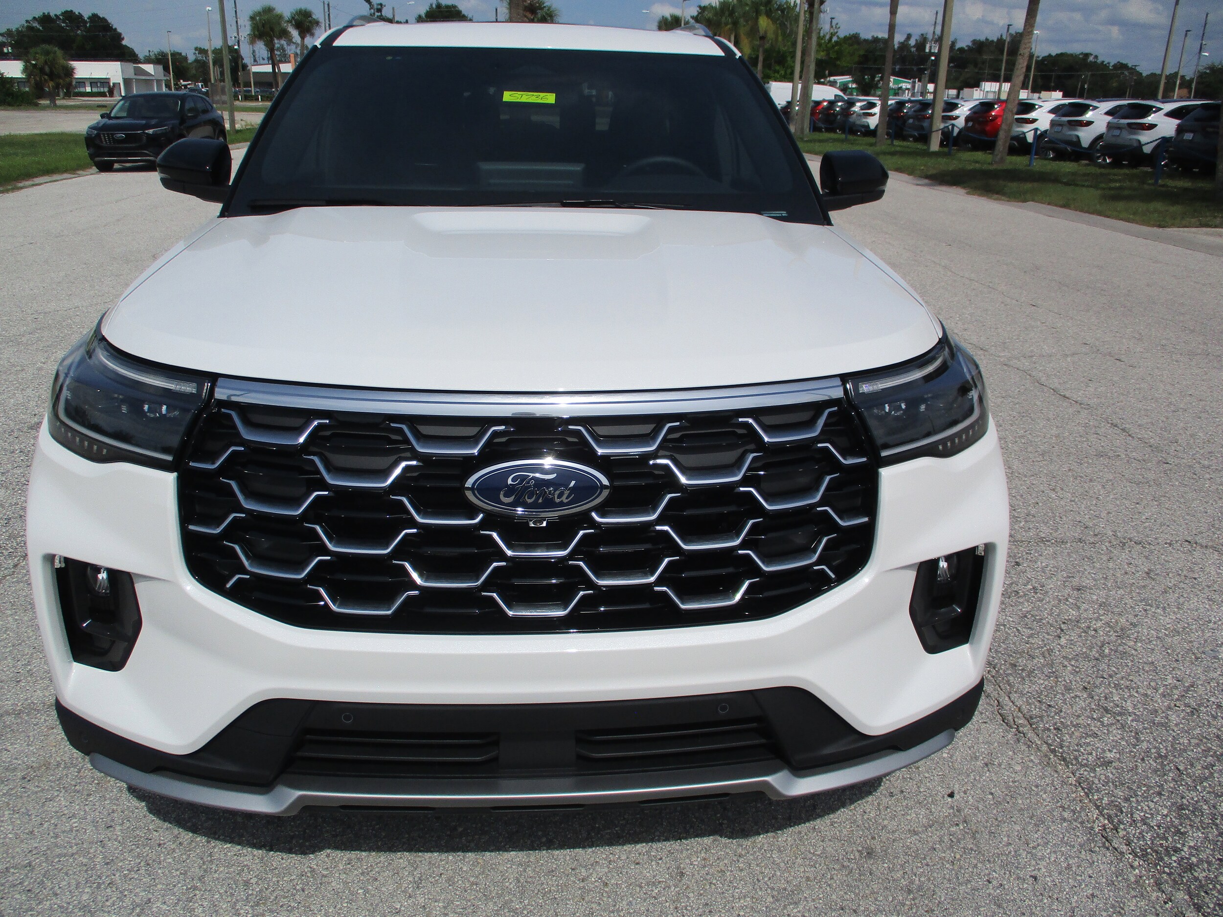 2025 Ford Explorer Platinum photo 2