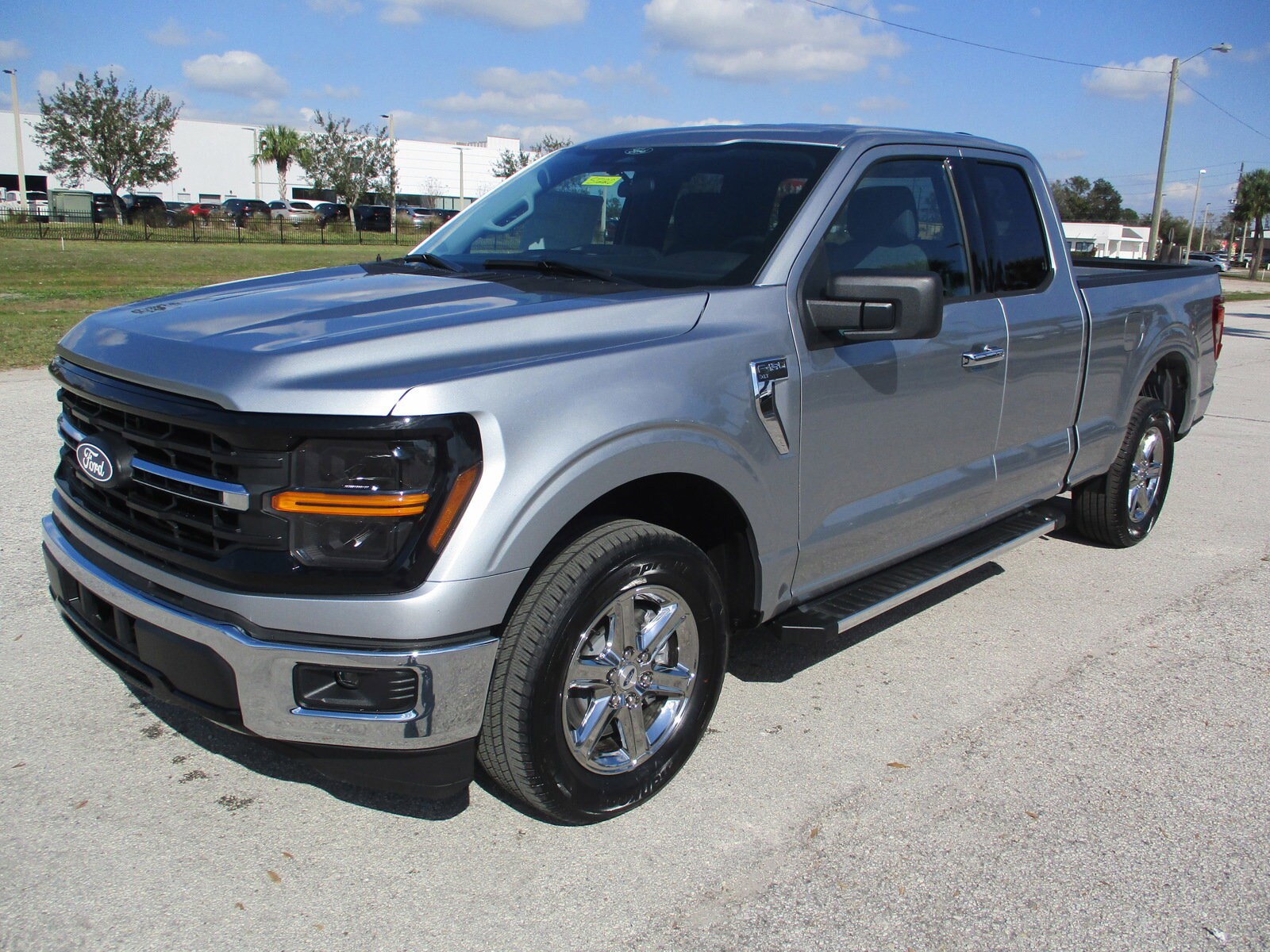 2025 Ford F-150 XLT photo 3