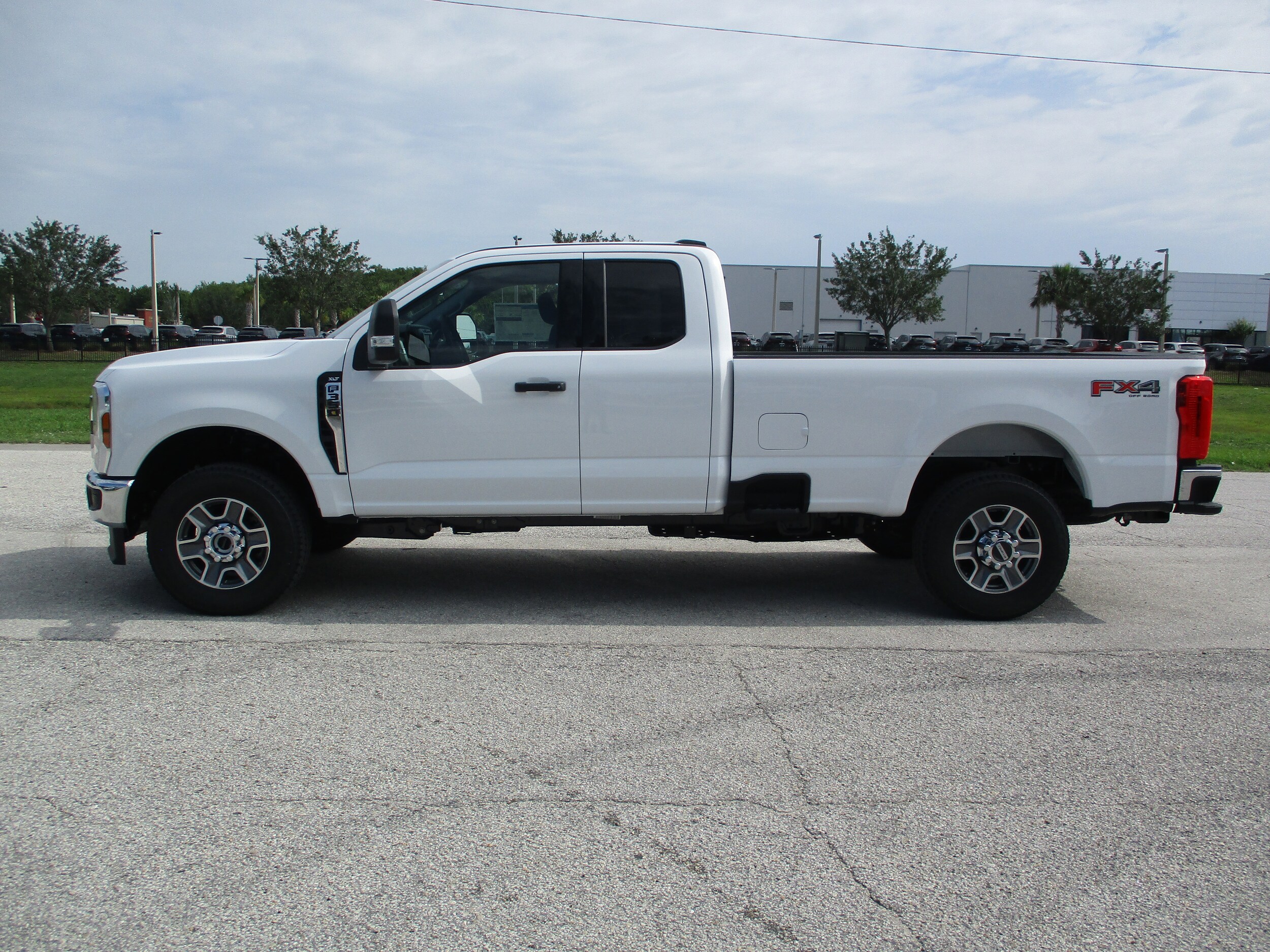 2025 Ford F-350 XLT photo 4
