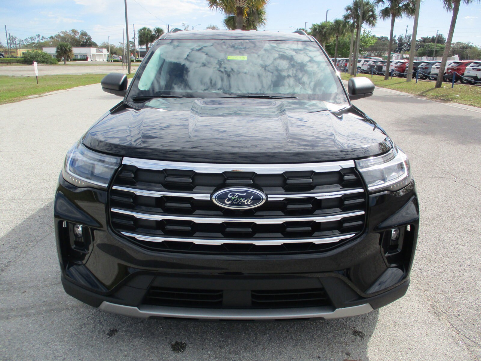 2025 Ford Explorer photo 2