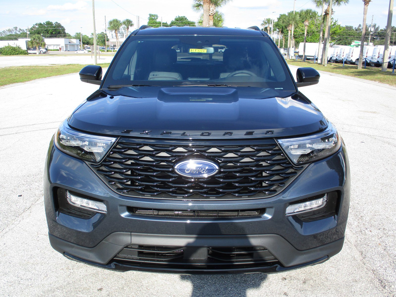 2024 Ford Explorer ST-Line photo 2