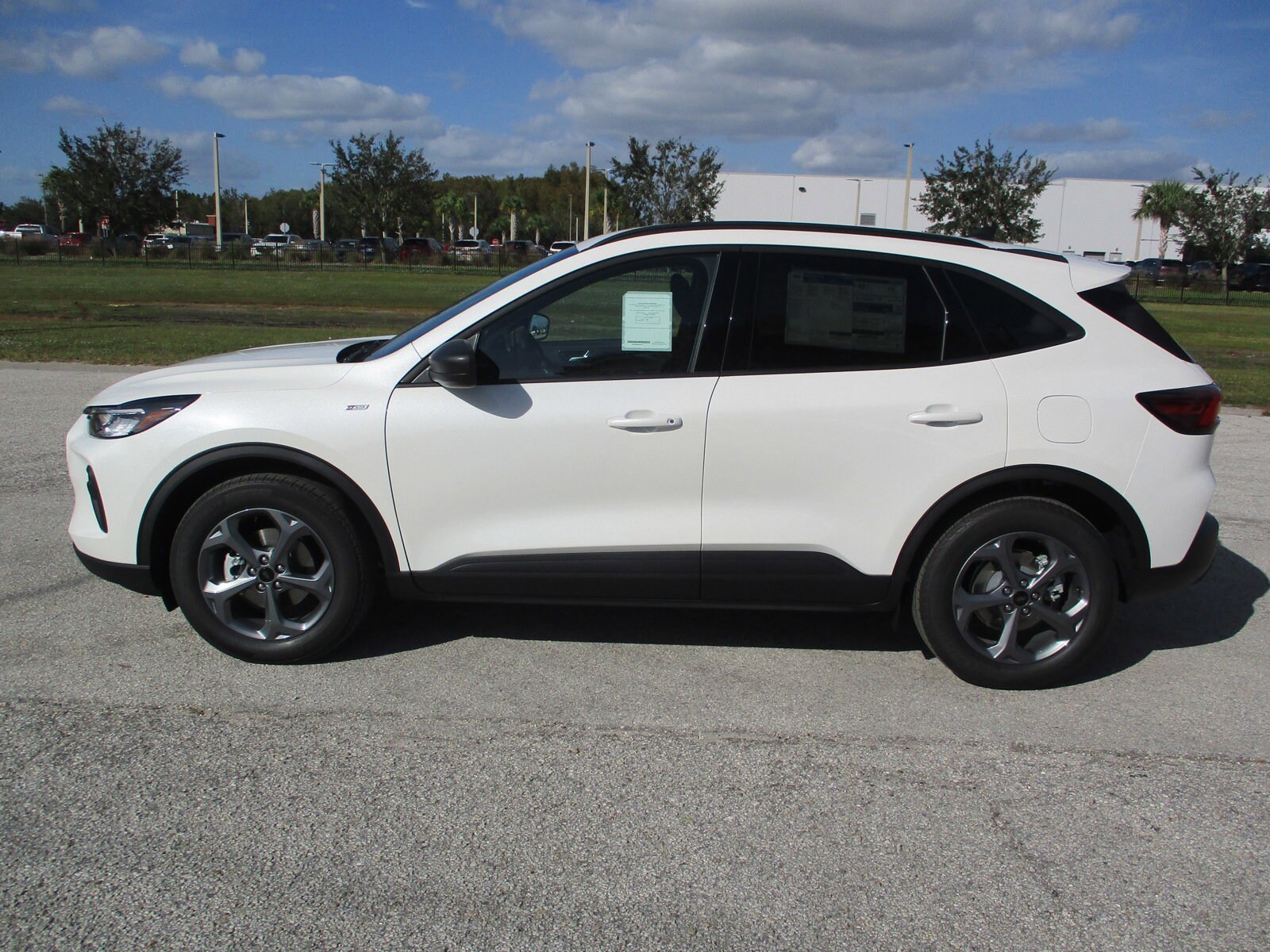 2025 Ford Escape ST-Line photo 4