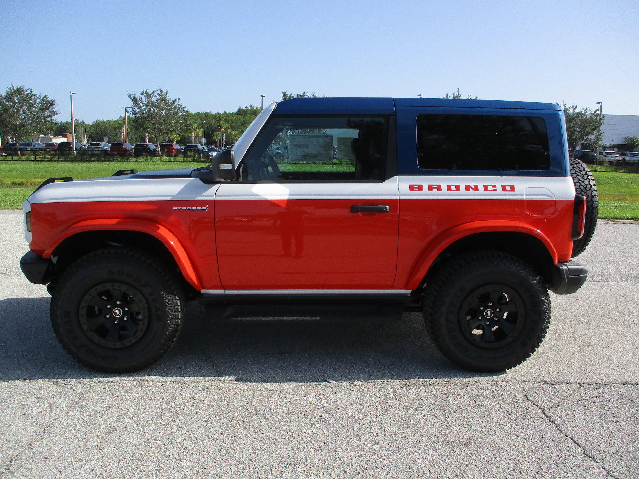 2025 Ford Bronco First Edition photo 4