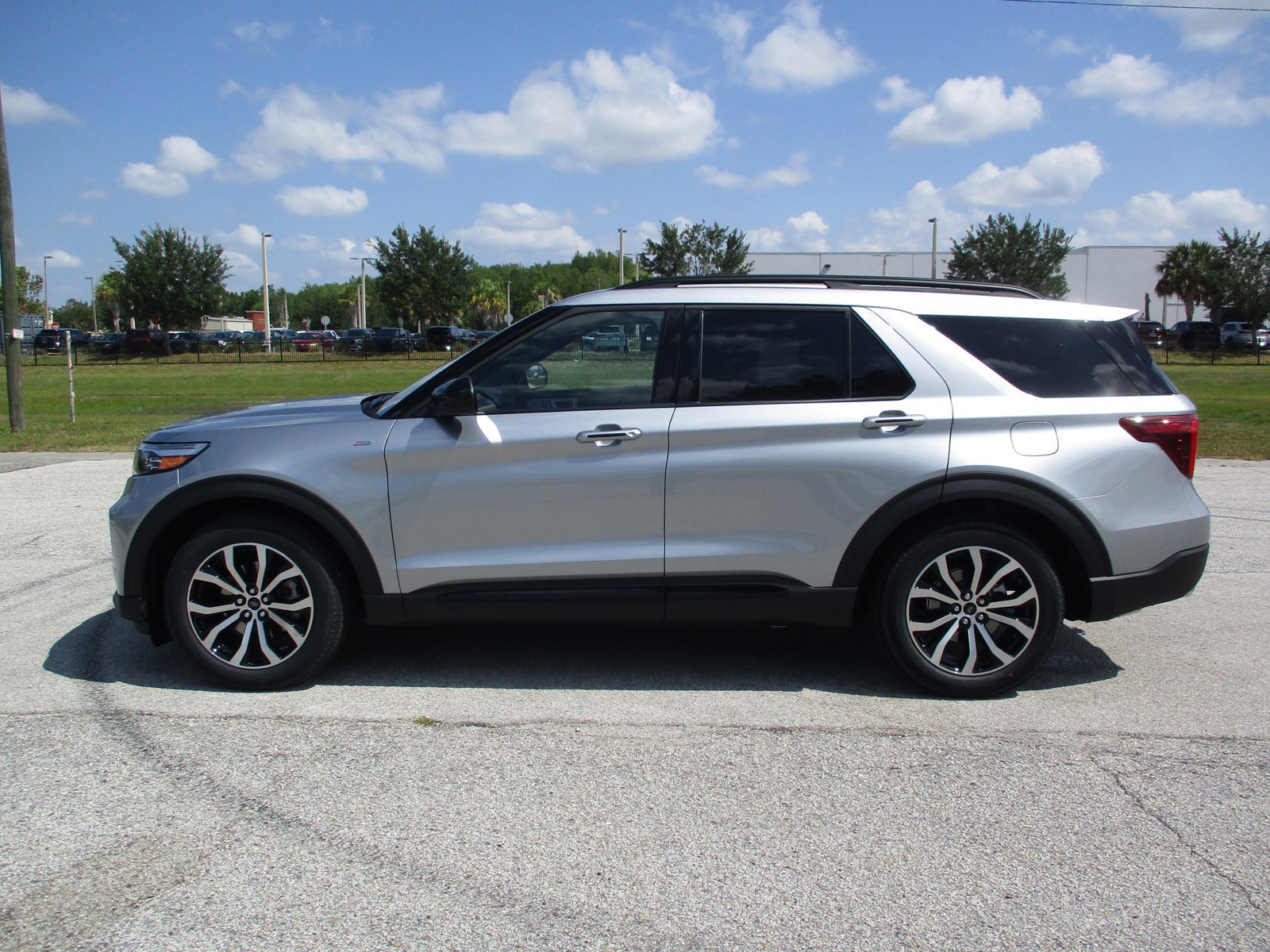 2024 Ford Explorer ST-Line photo 4