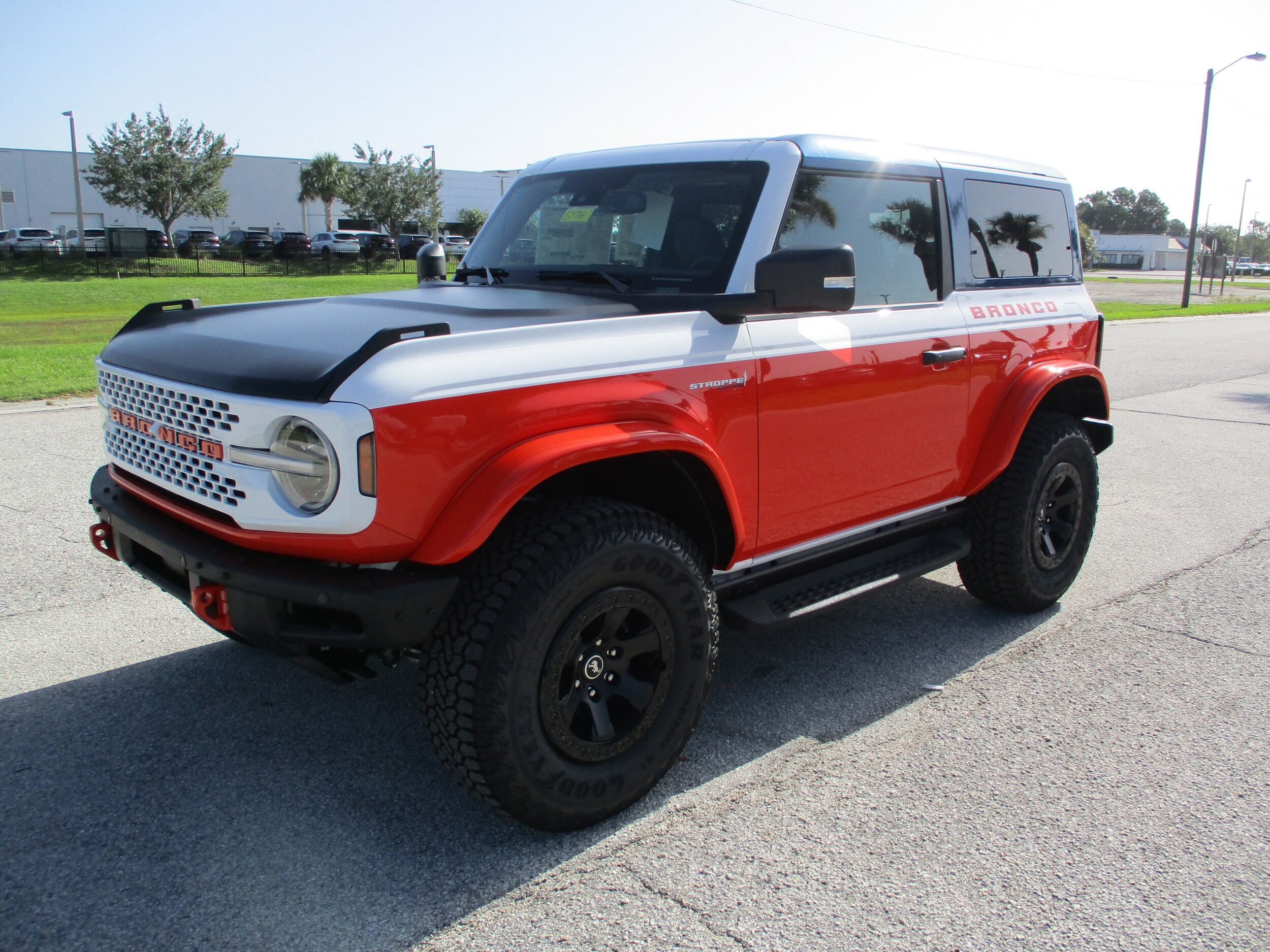 2025 Ford Bronco First Edition photo 3